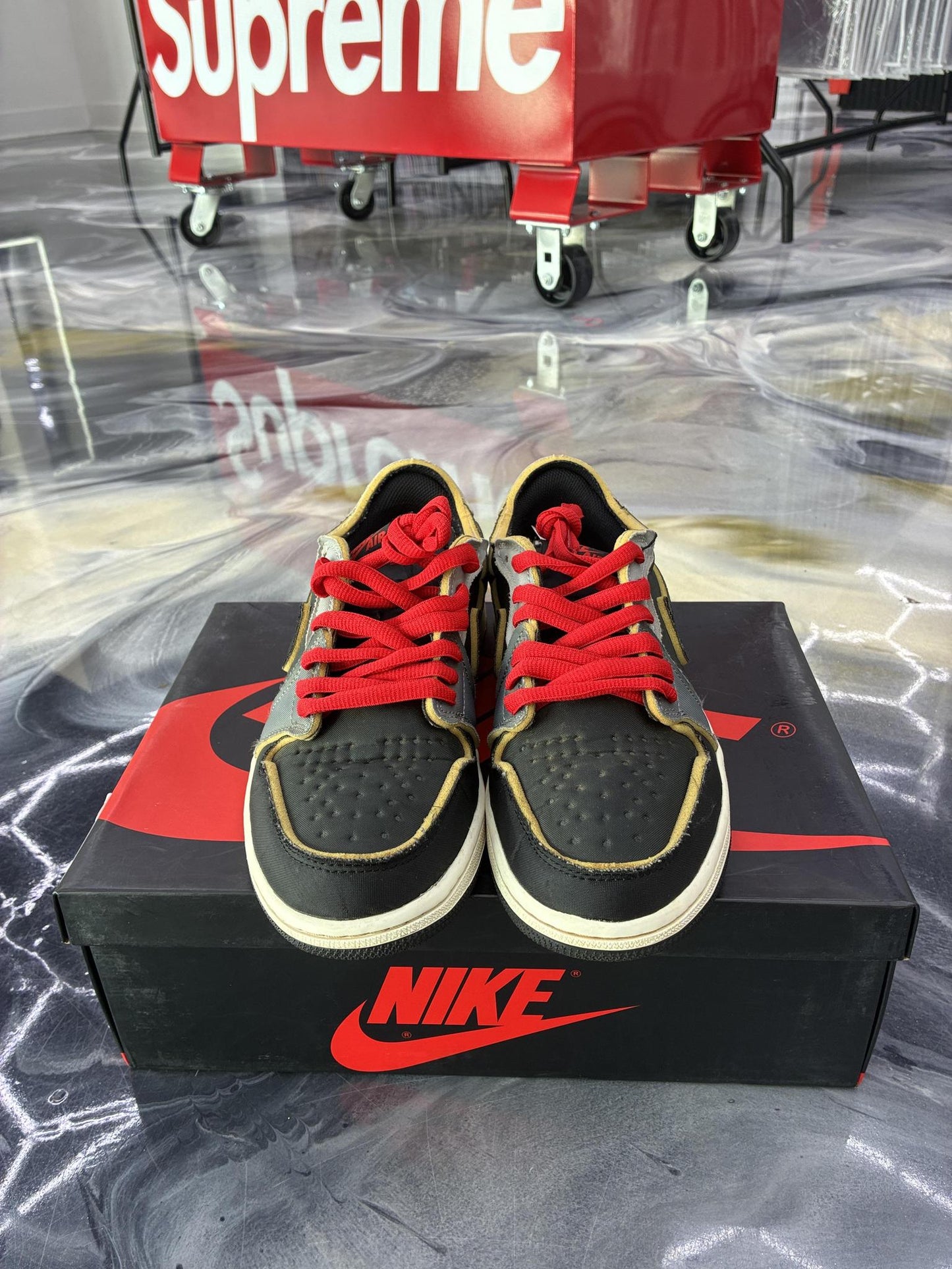 Jordan 1 Low "Black Smoke Grey" Used Size 9
