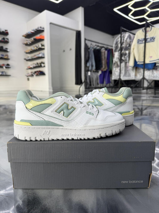 New Balance 550 "White Green" Size 7Y/8.5W