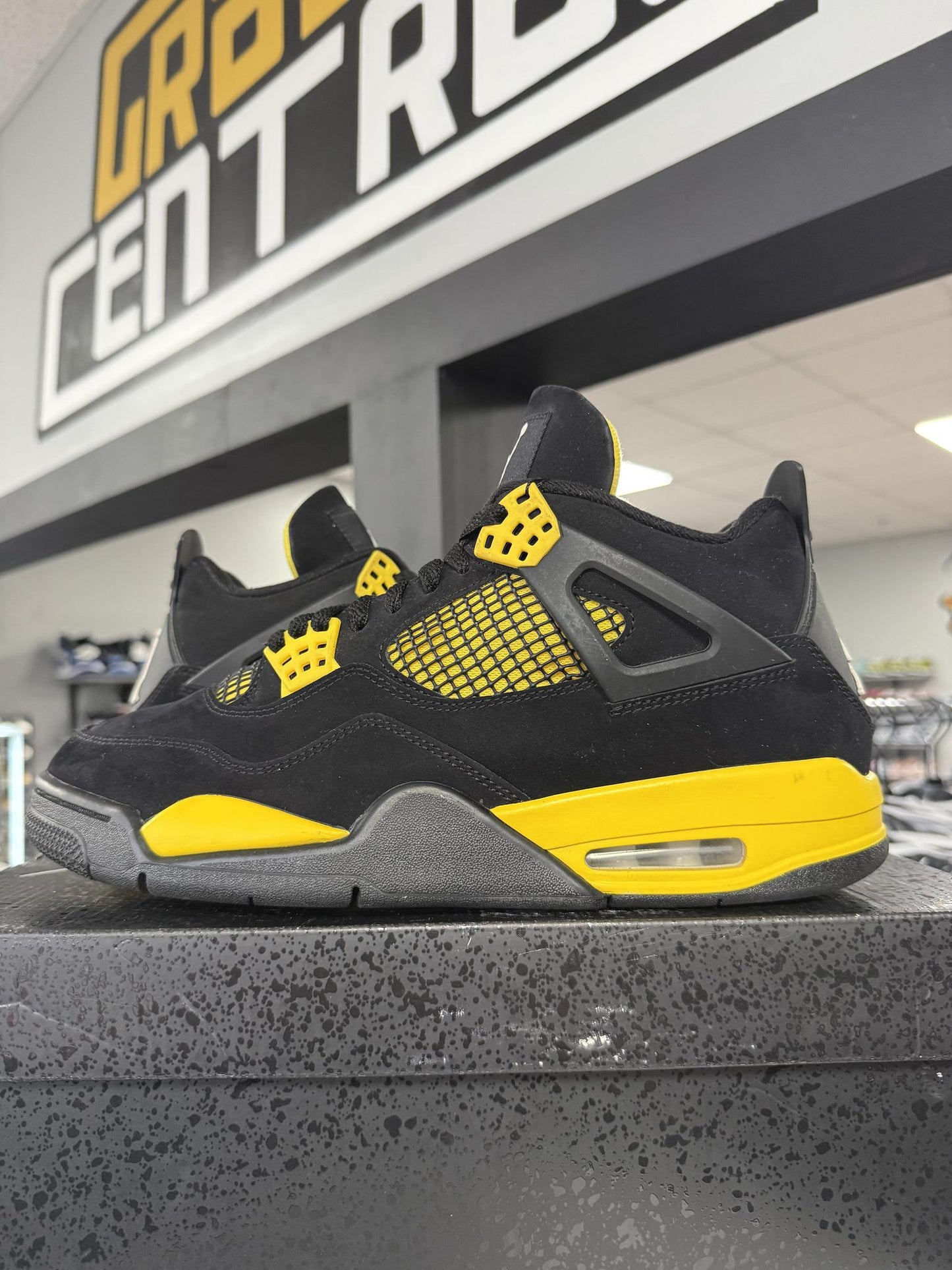 Jordan 4 "Thunder" Used Size 11