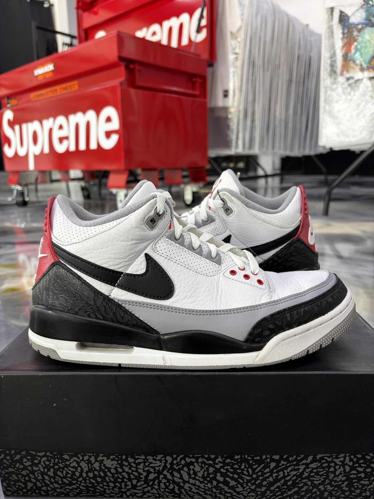 Jordan 3 "Tinker Hatfield" Size 9