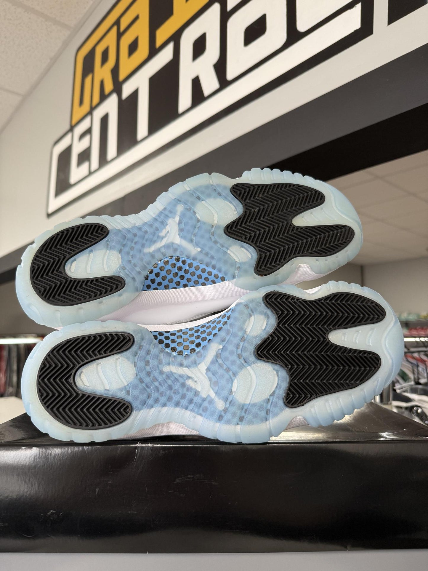 Jordan 11 "Legend Blue" Used Size 9.5