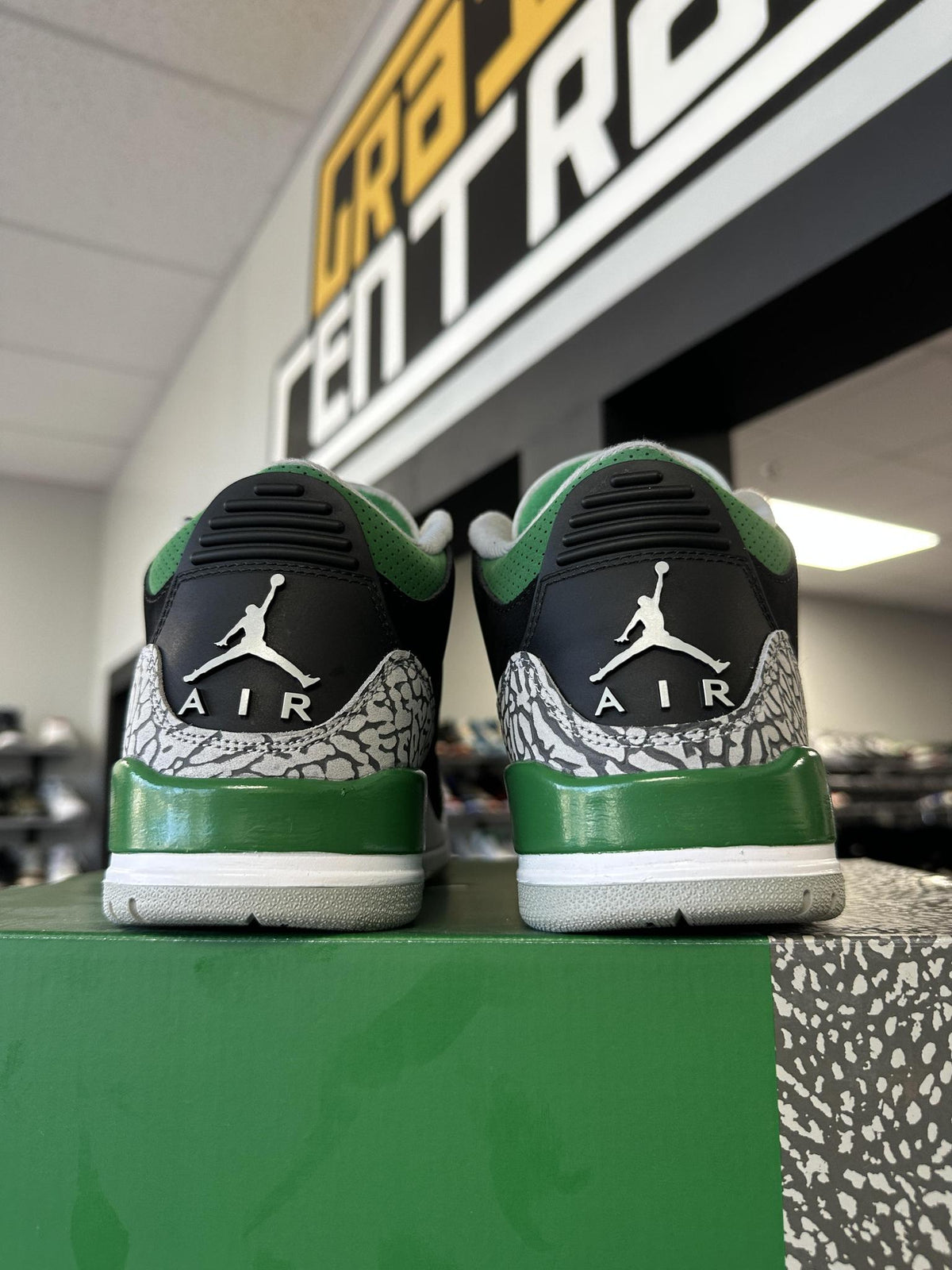 Jordan 3 "Pine Green" Size 8 Used