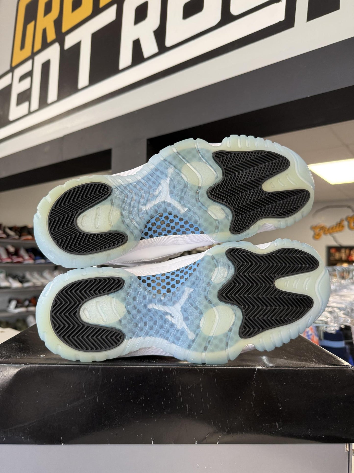 Jordan 11 "Legend Blue" Used Size 9