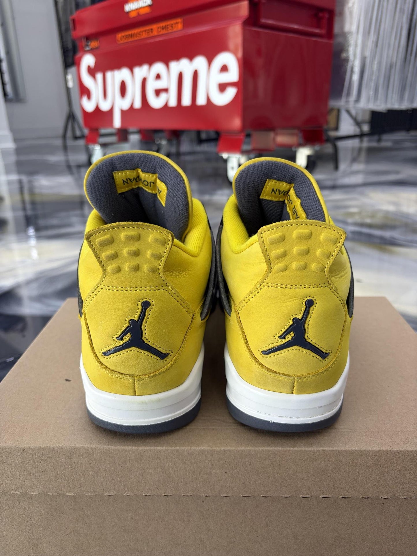 Jordan 4 "Lightning" Used Size 9.5