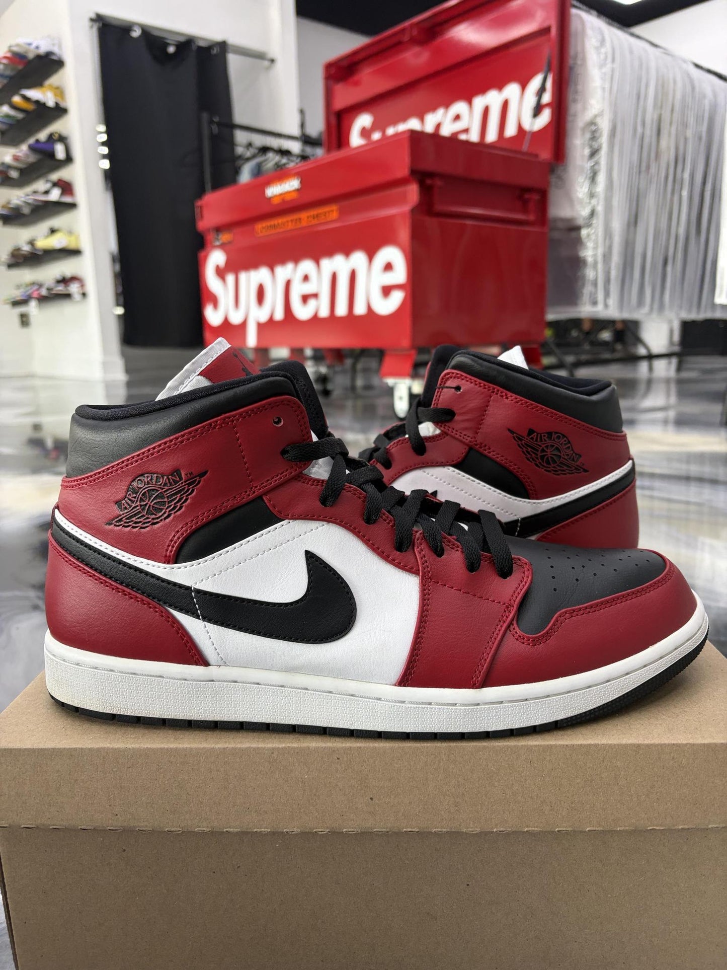 Jordan 1 Mid "Chicago" Used Size 13