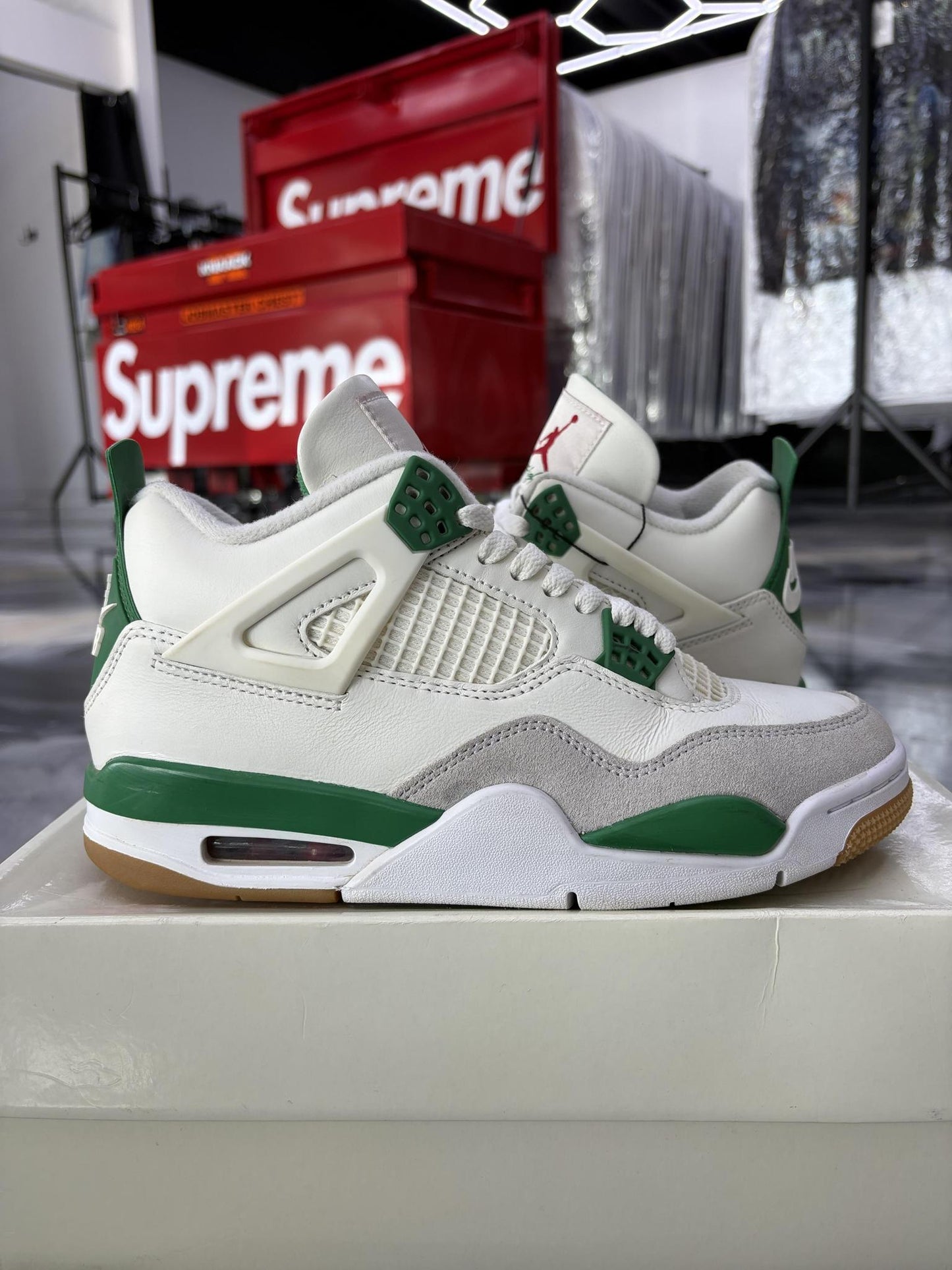 Jordan 4 SB "Pine Green" Used Size 6Y/7.5W