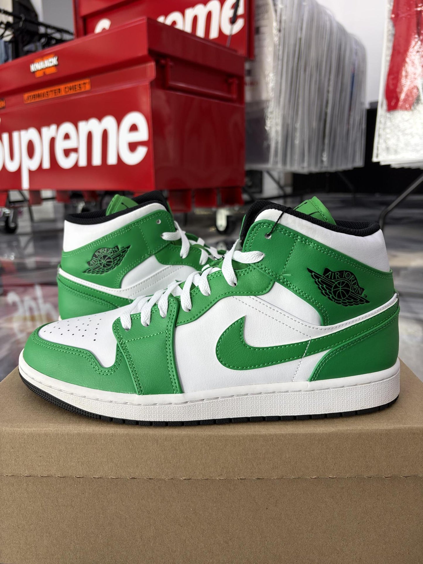 Jordan 1 Mid "Lucky Green" Size 11