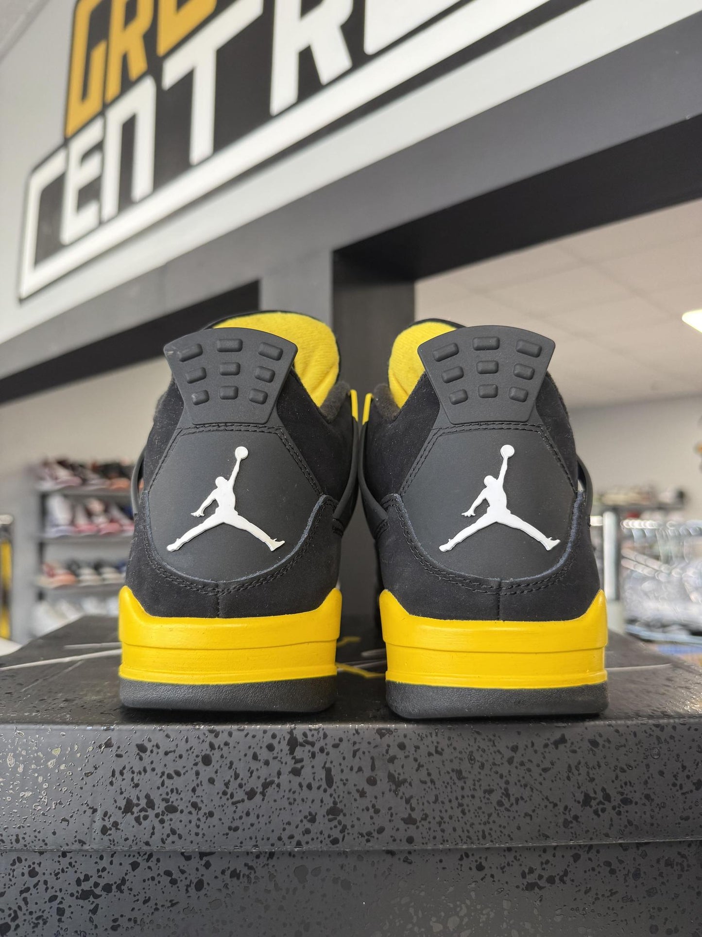 Jordan 4 "Thunder" Used Size 9