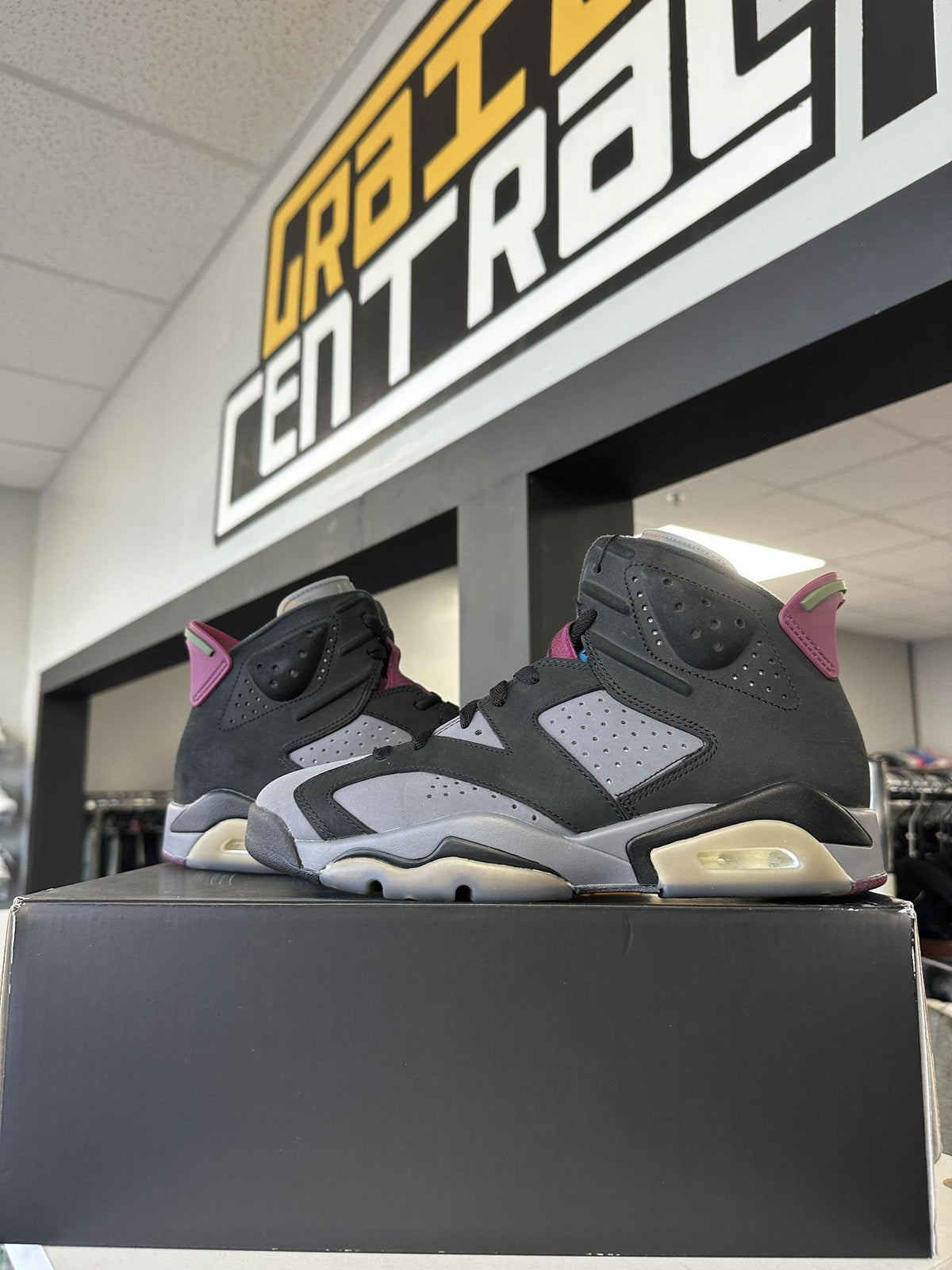 Jordan 6 "Bordeaux" Size 8.5 Used