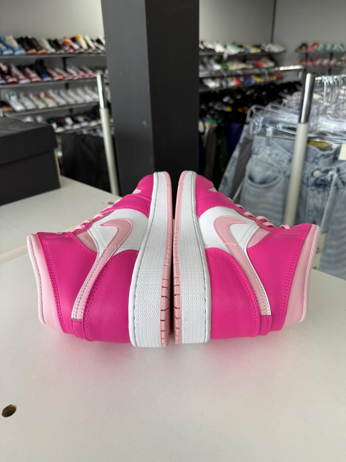Jordan 1 Mid Medium Soft Pink Used Size 7Y/8.5W