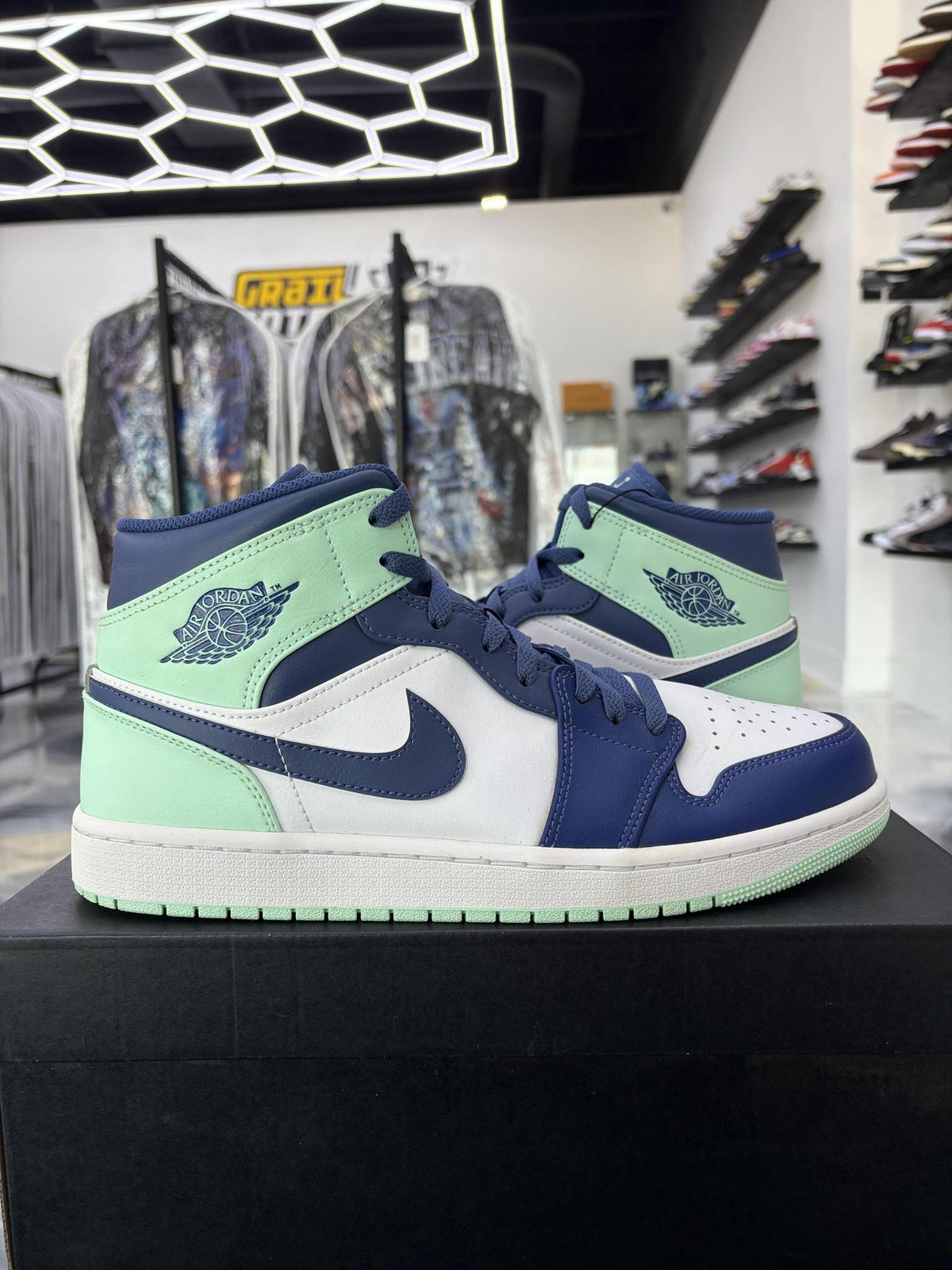 Jordan 1 Mid "Mystic Navy" Used Size 10.5