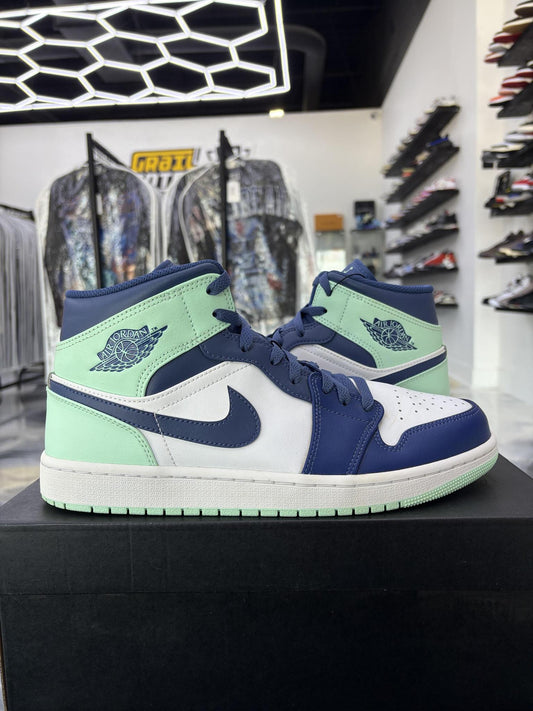 Jordan 1 Mid "Mystic Navy" Used Size 10.5