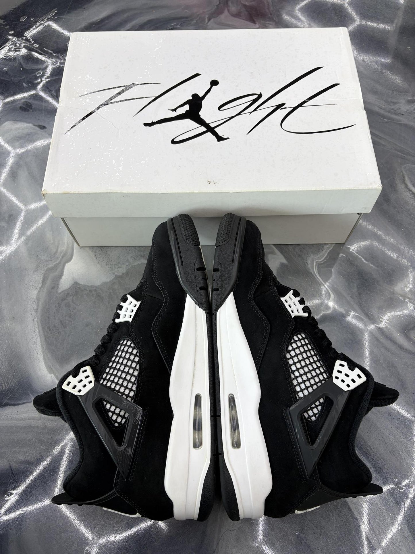 Jordan 4 "White Thunder" Used Size 9