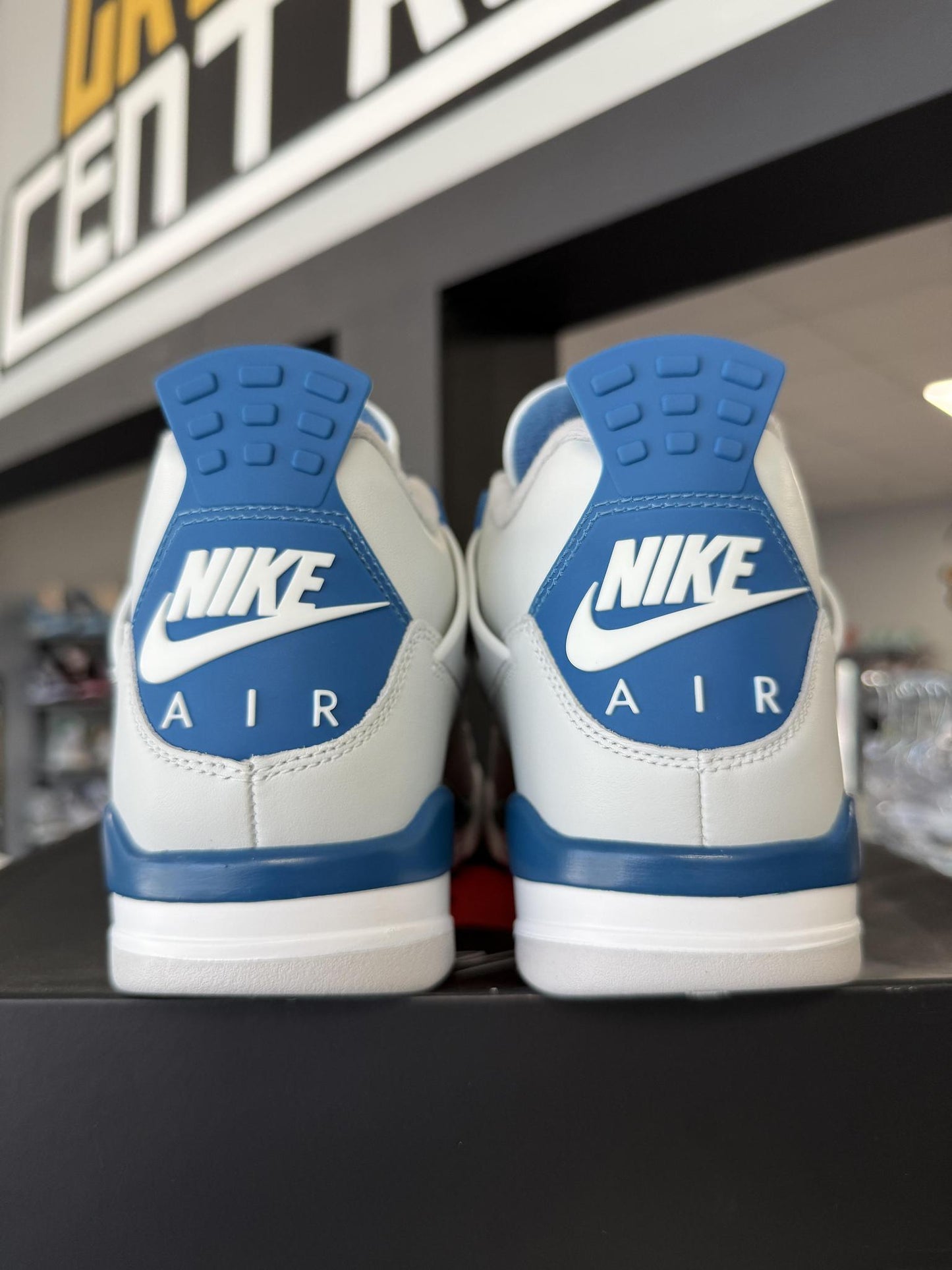 Jordan 4 "Military Blue" Used Size 9