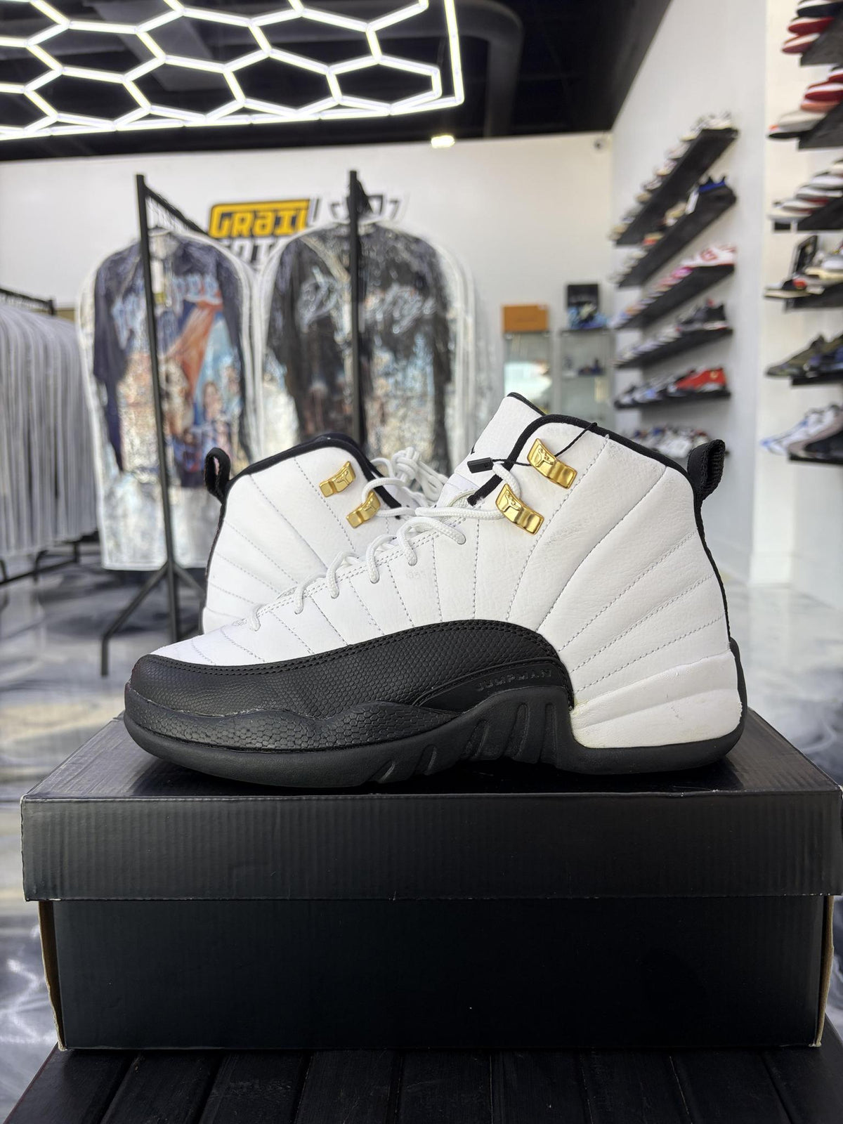 Jordan 12 "Taxi 2013" Used Size 6.5Y/8W