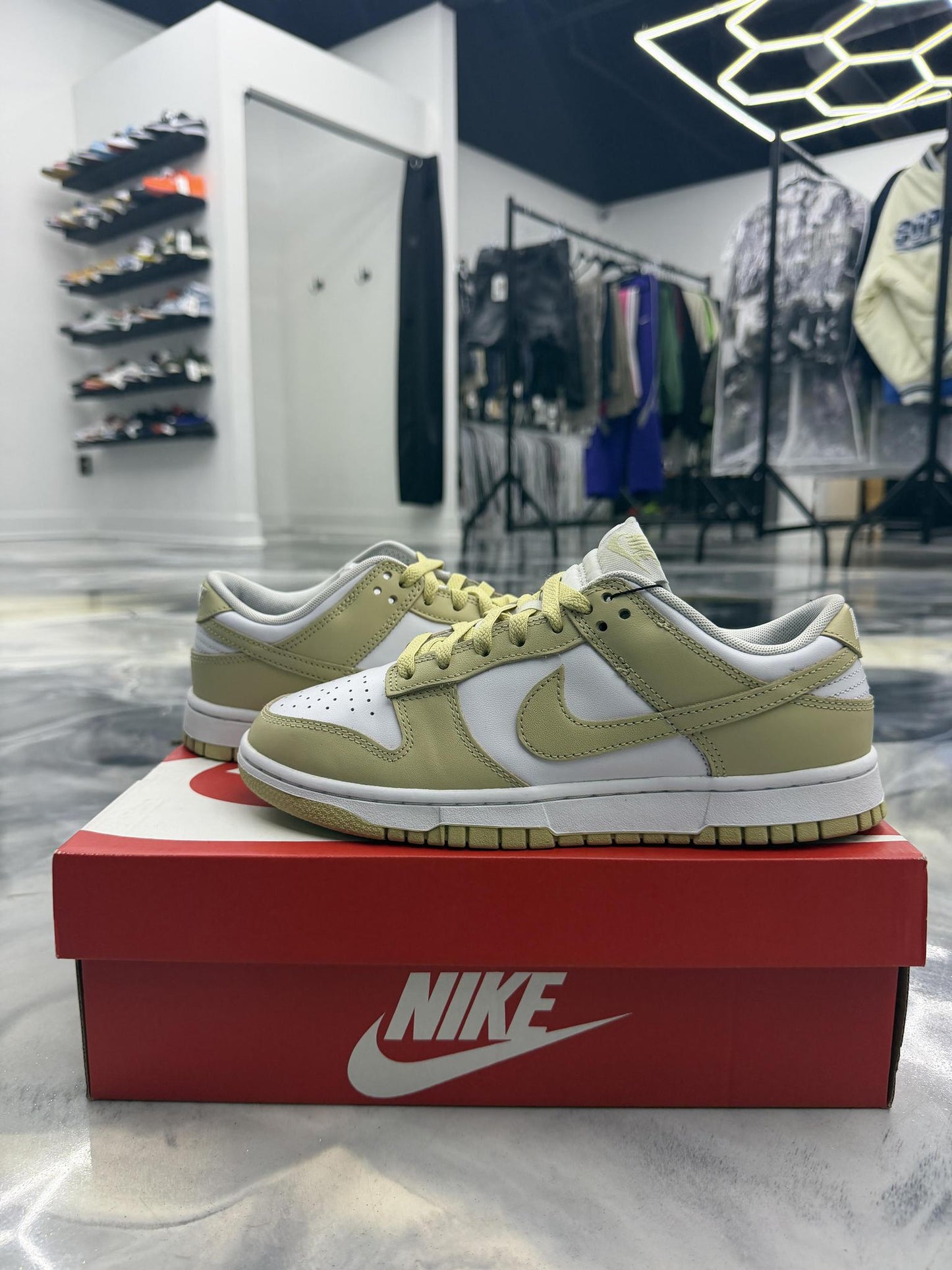 Nike Dunk Low "Team Gold" Size 7.5