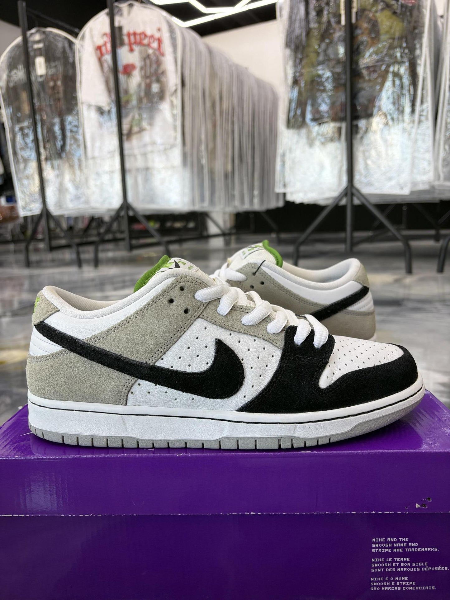 Nike SB Dunk Low "Chlorophyll" Used Size 9.5