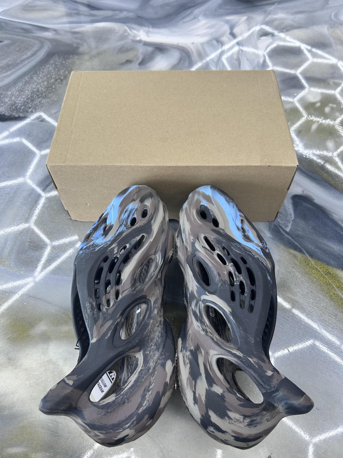 Yeezy Foam RNNR "MX Cinder" Used Size 9