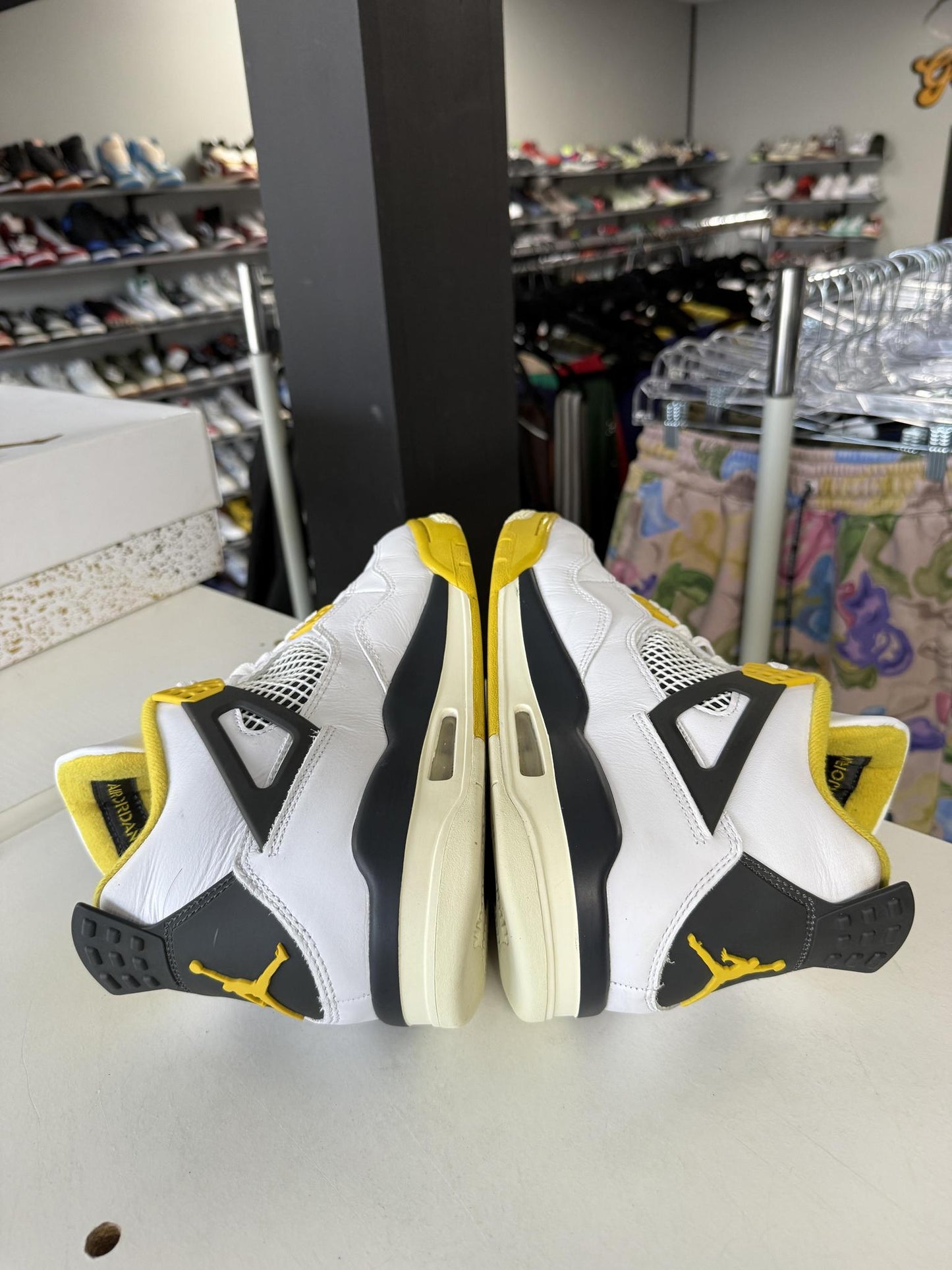 Jordan 4 "Vivid Sulfur" Used Size 10.5