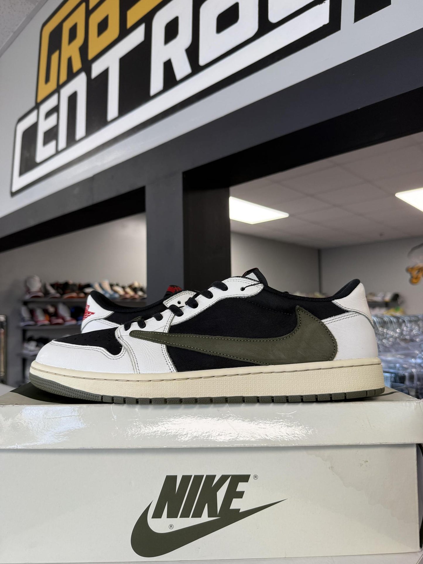 Jordan 1 Low Travis Scott "Olive" Used Size 14