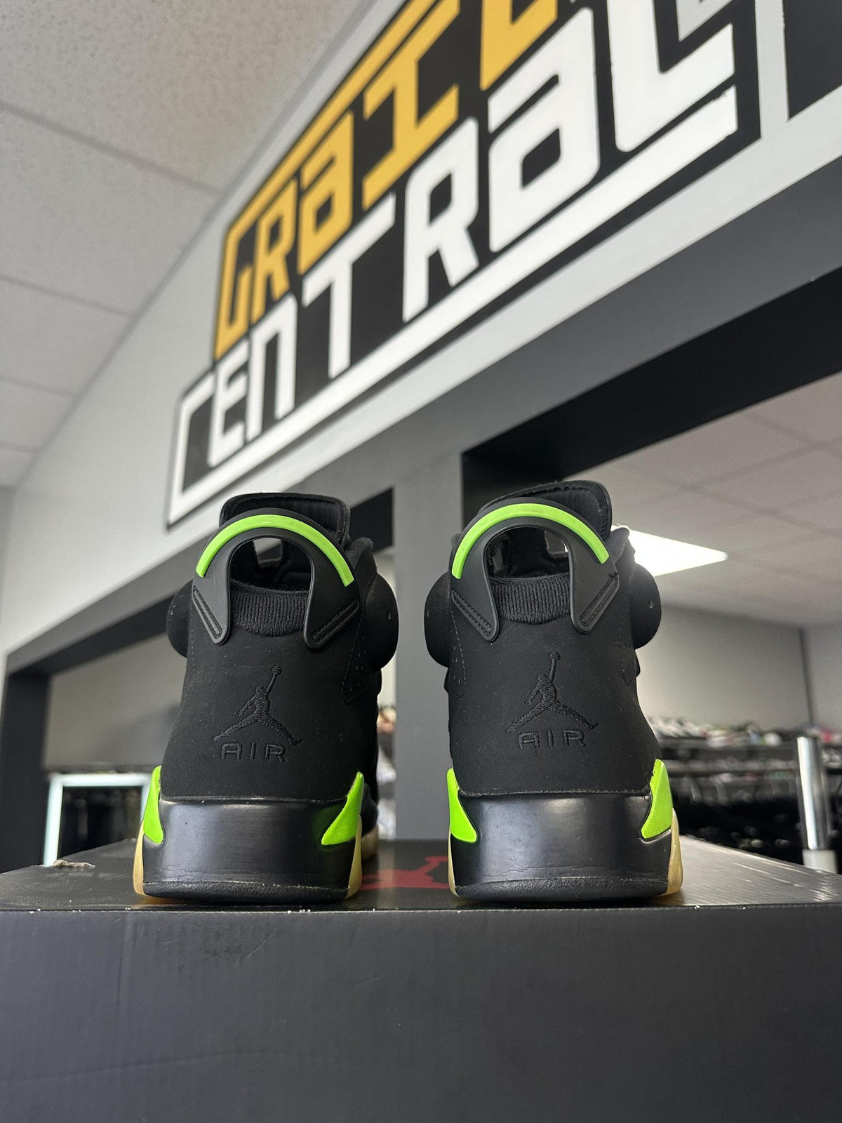 Jordan 6 "Electric Green" Size 9 Used