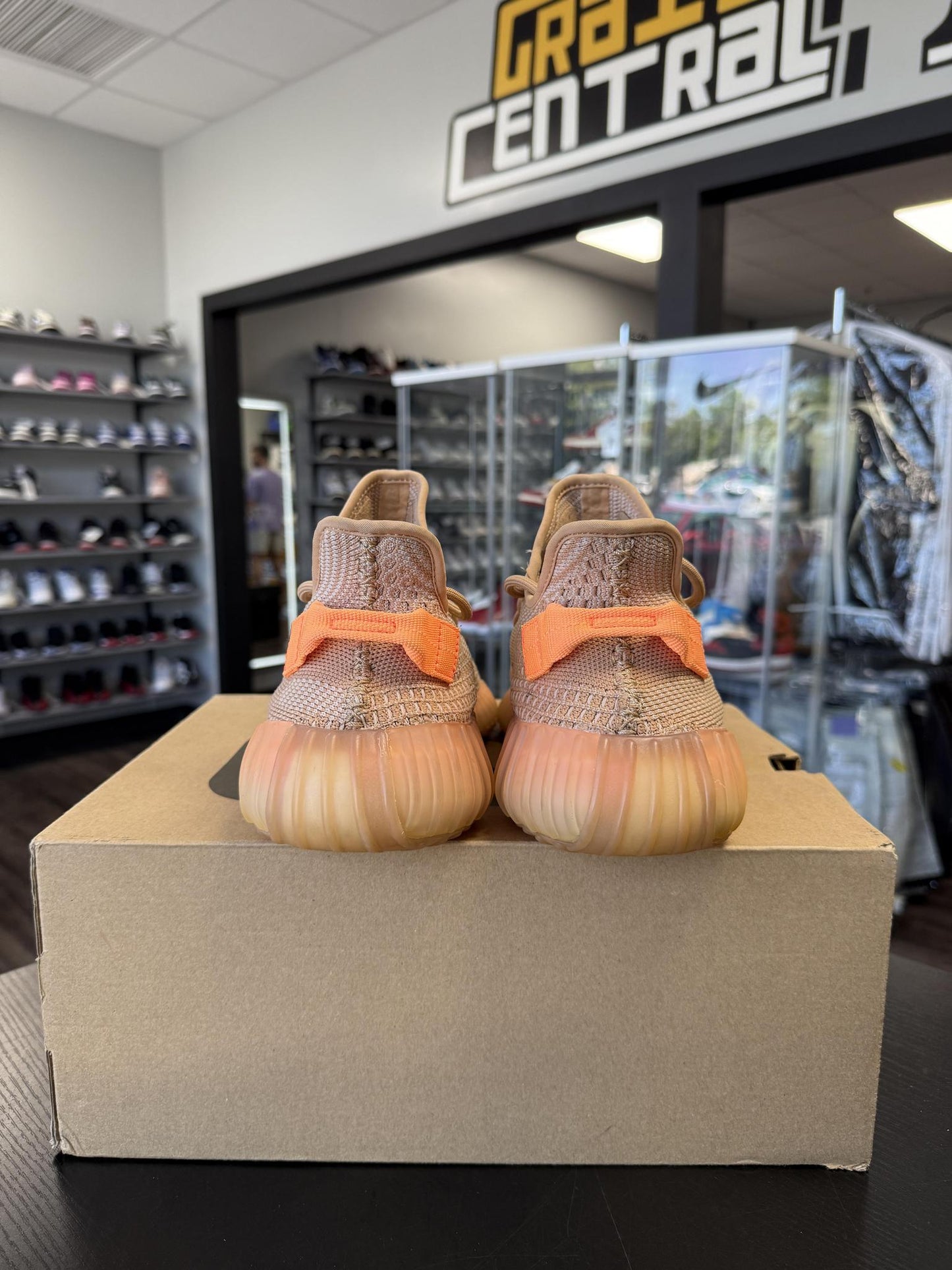 Yeezy 350 V2 "Clay" Used Size 10