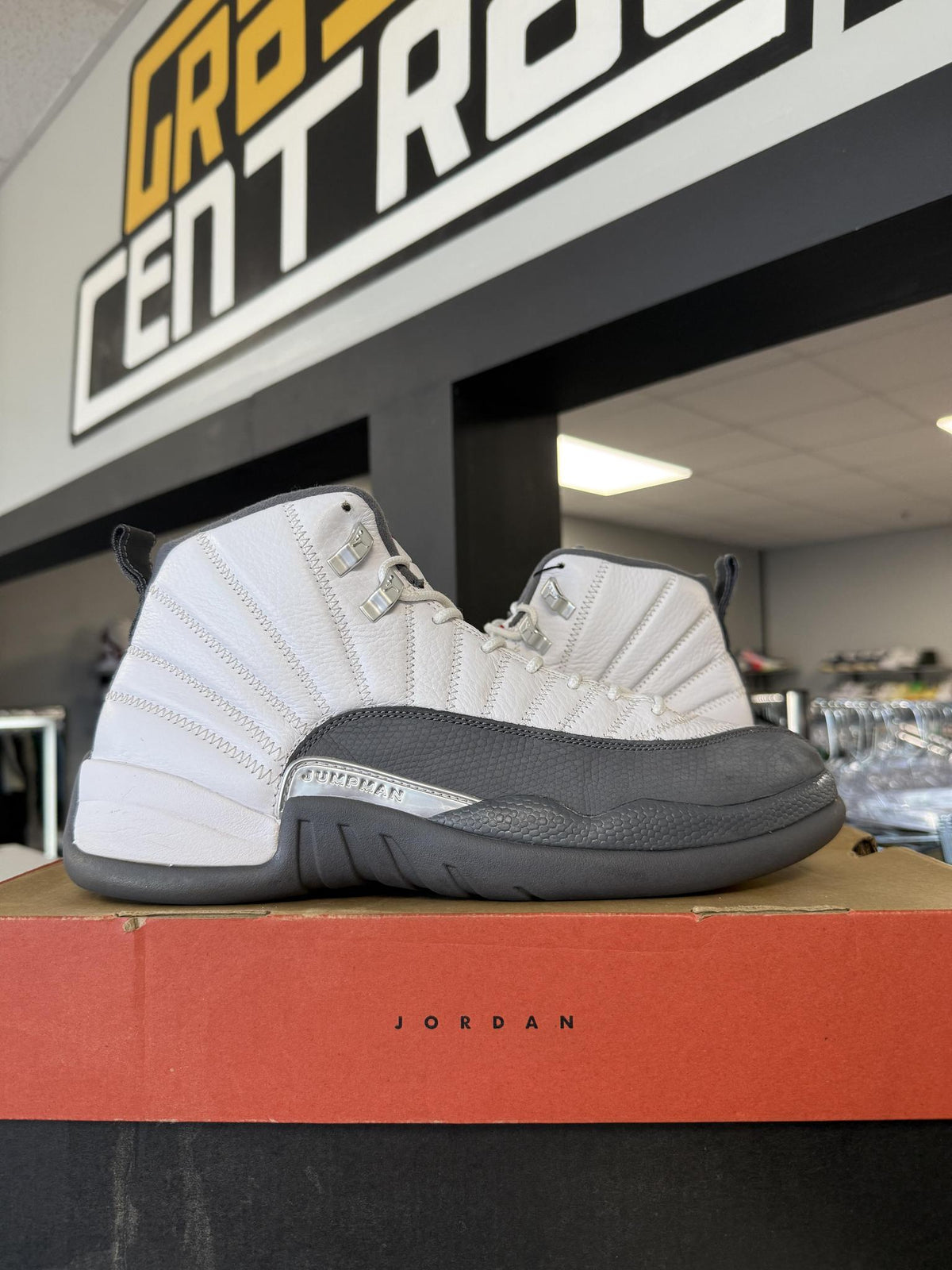 Jordan 12 "White Dark Grey" used Size 11