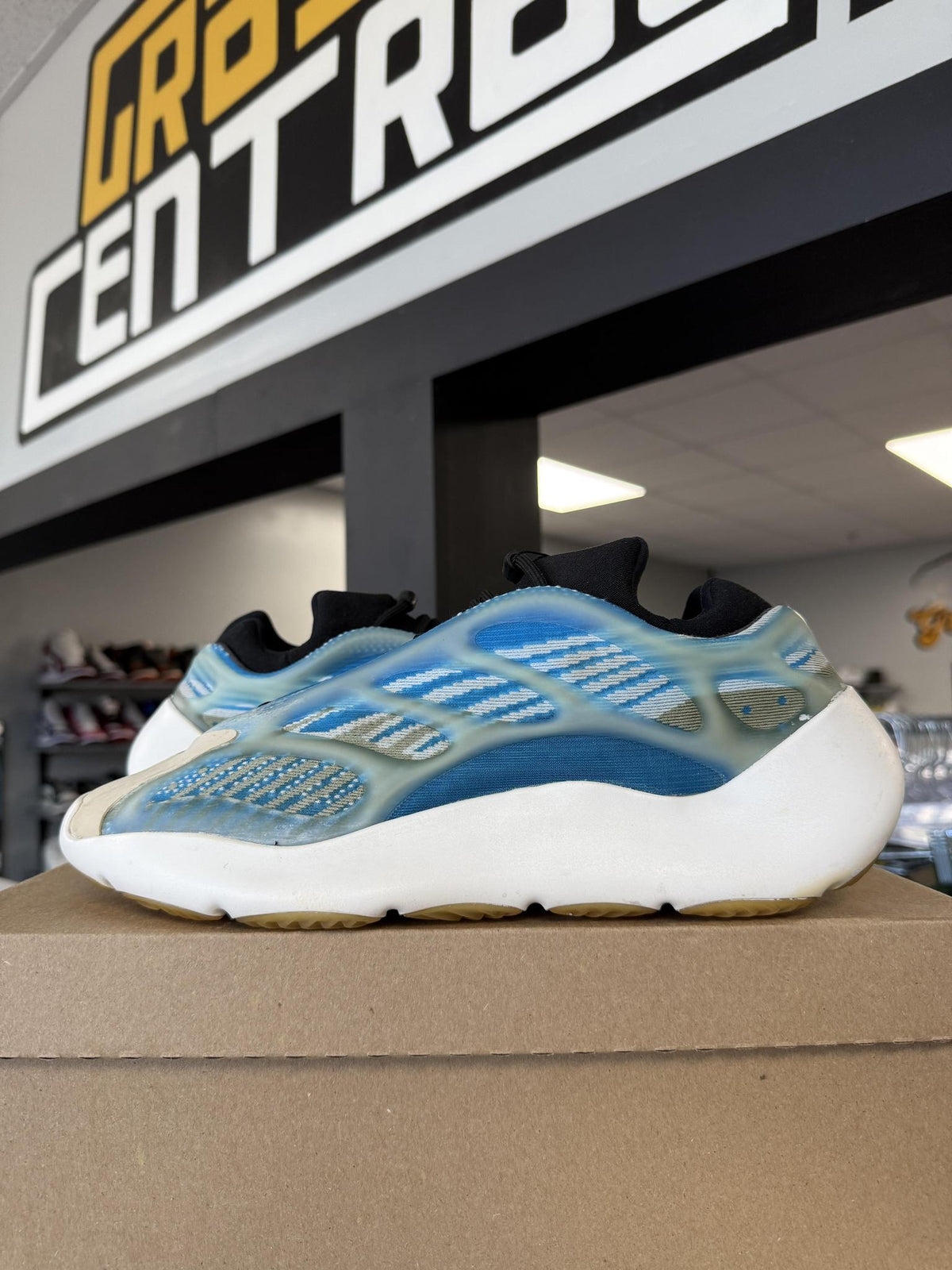 Yeezy 700 V3 "Arzareth" Used Size 11