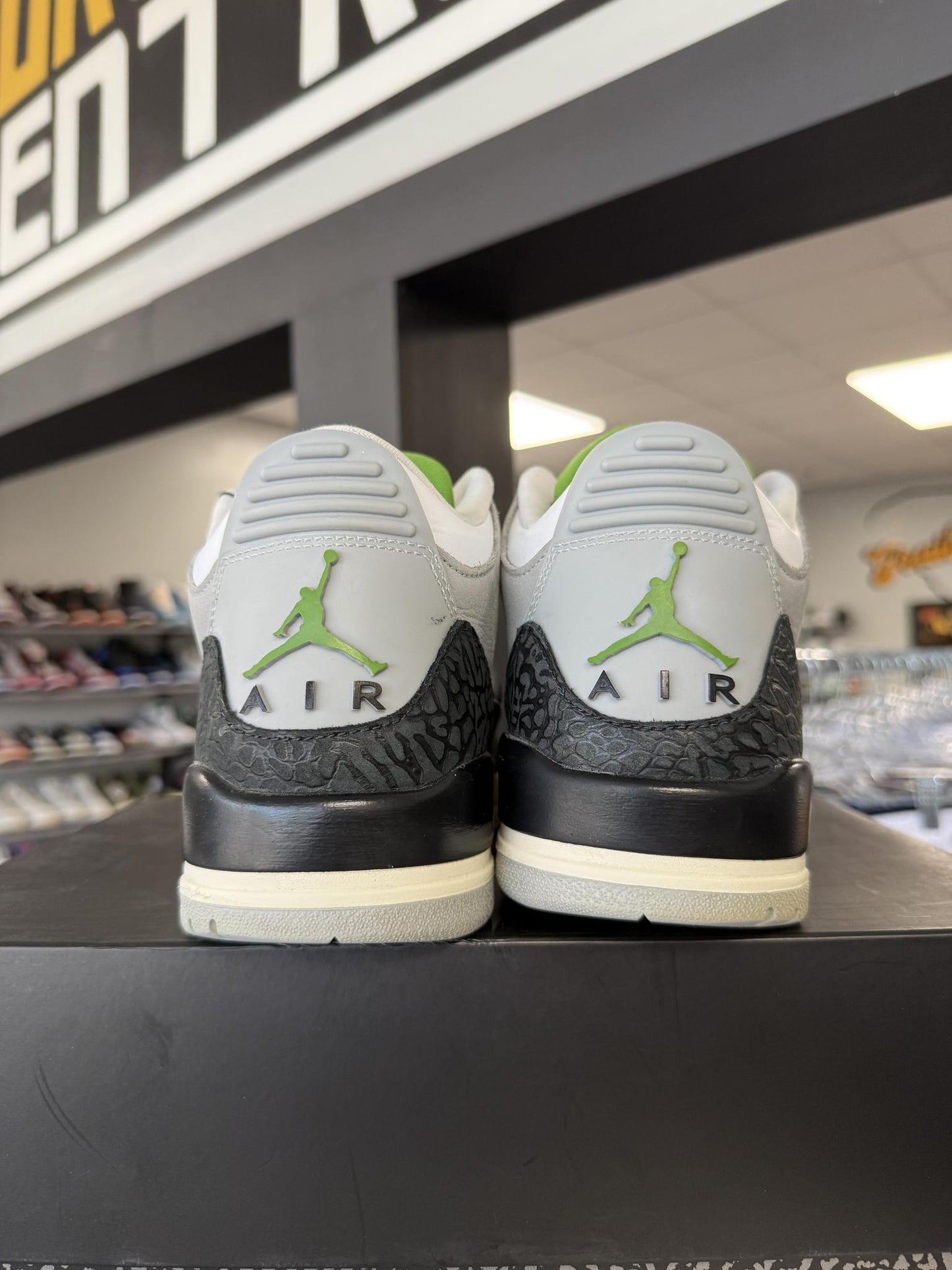 Jordan 3 "Chlorophyll" Used Size 9