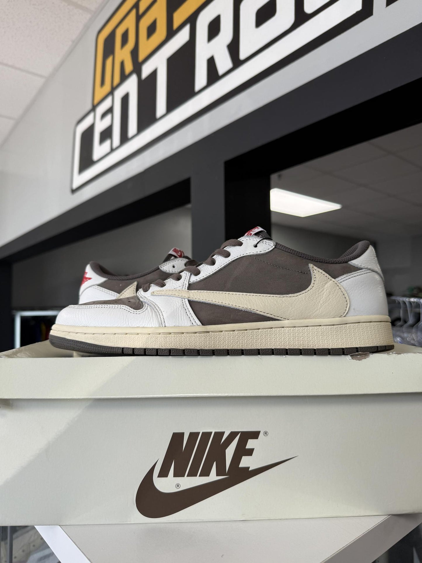 Jordan 1 Low Travis Scott "Reverse Mocha" Used Size 11.5