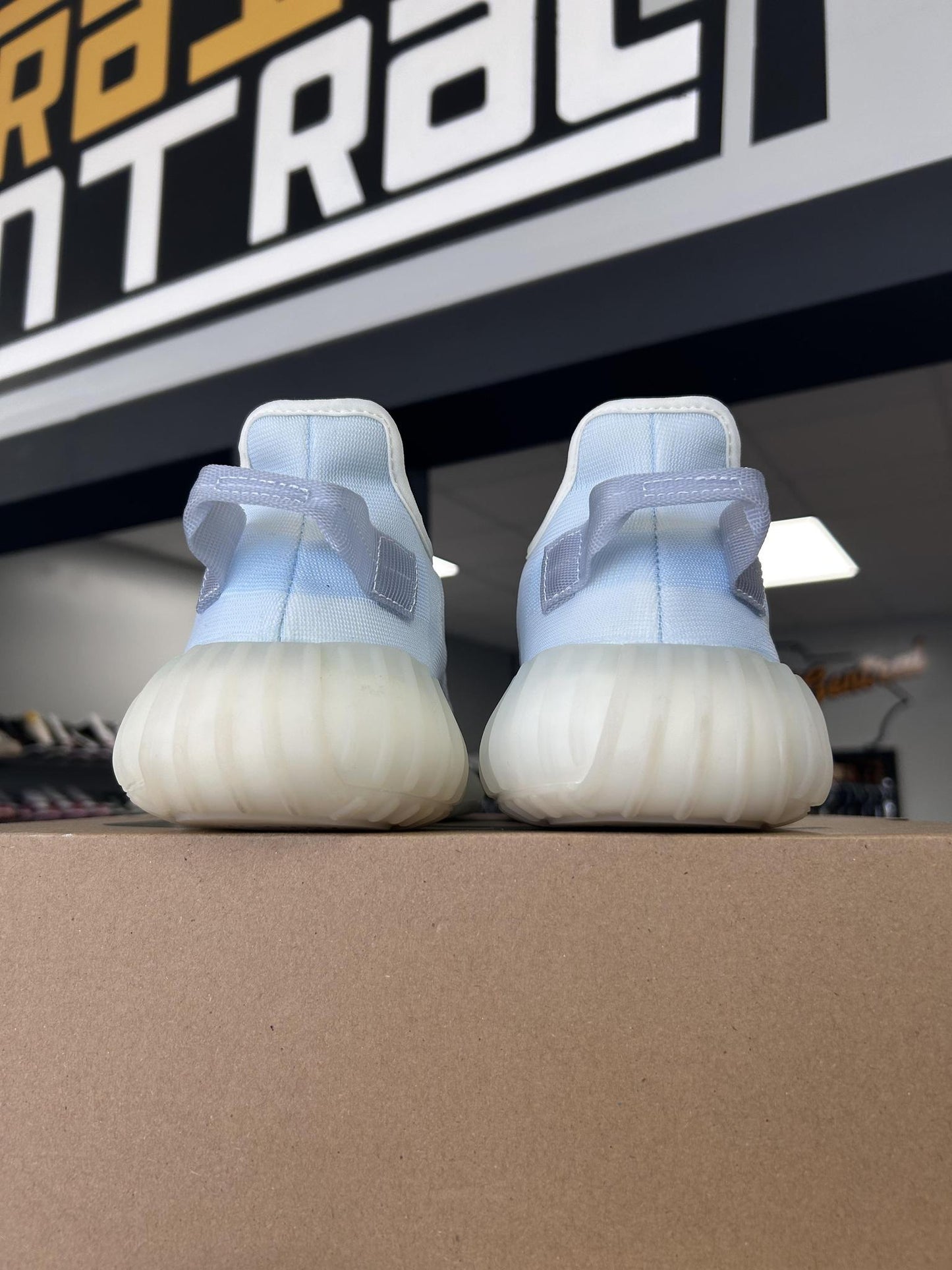 Yeezy 350 V2 "Mono Ice" Used Size 10.5