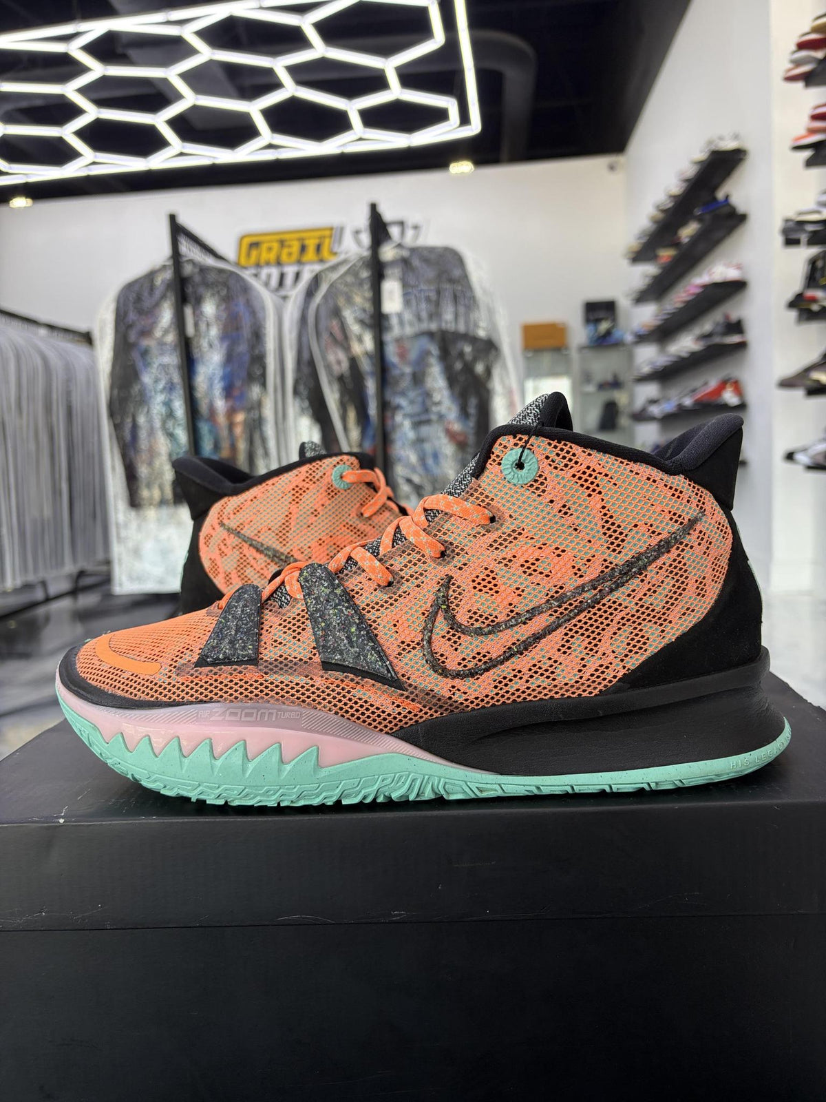Nike Kyrie 7 "Atomic Orange" Used Size 10.5