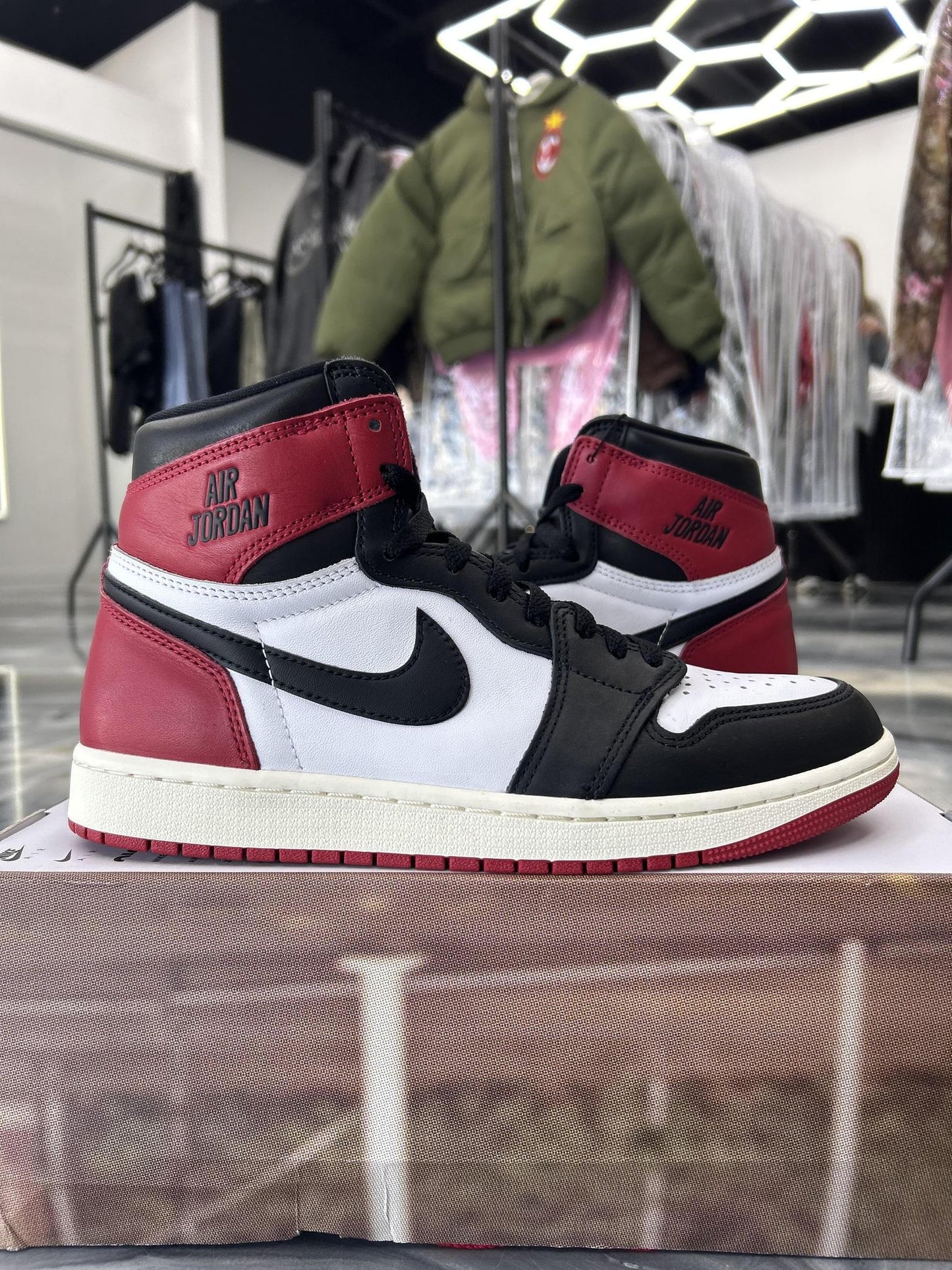 Jordan 1 "Black Toe" Used Size 9