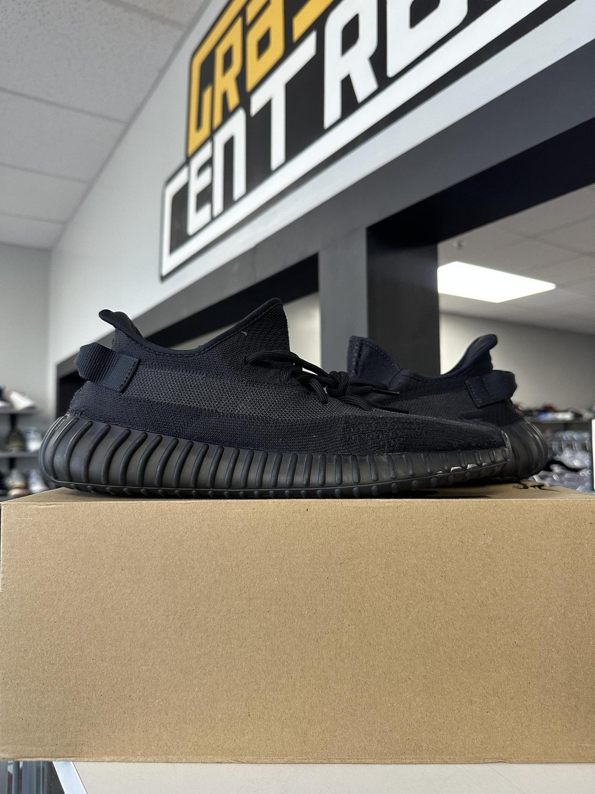 Adidas Yeezy Boost 350 V2 Onyx Used