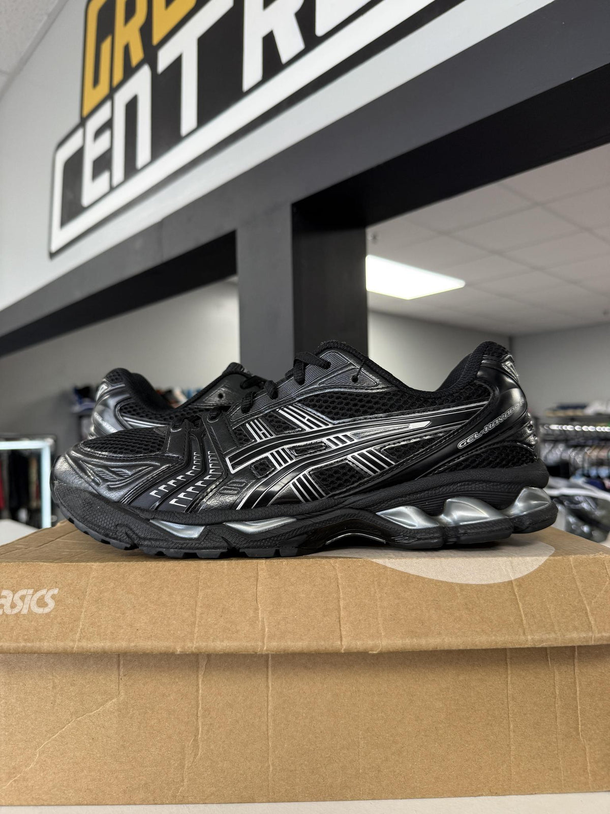 Asics Gel Kayano 14 "Black" Used Size 9.5