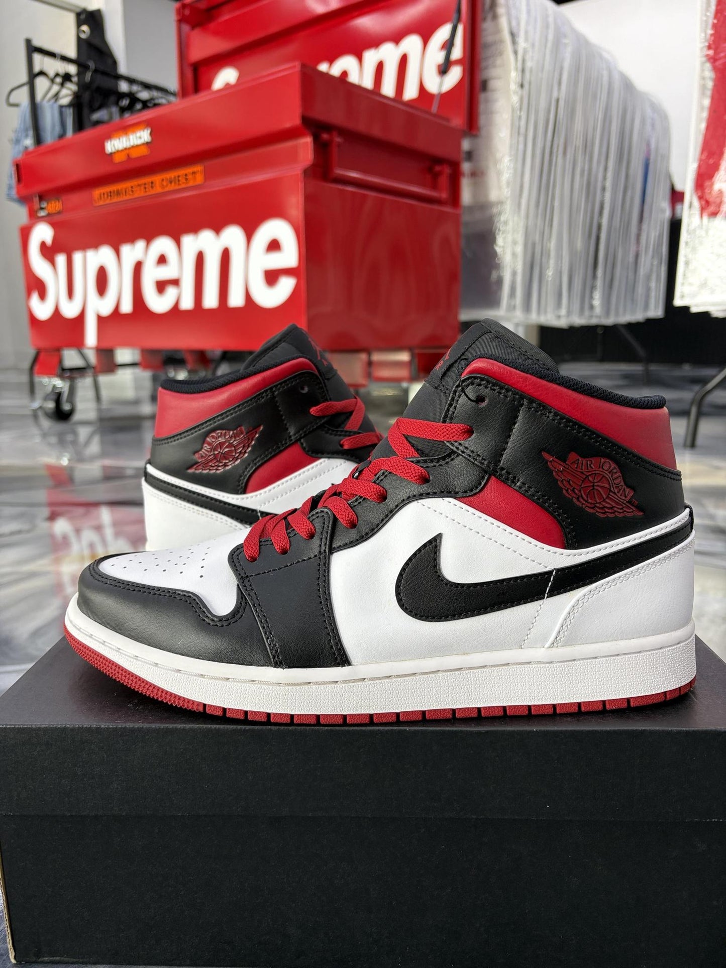 Jordan 1 Mid "Gym Red" Used Size 11