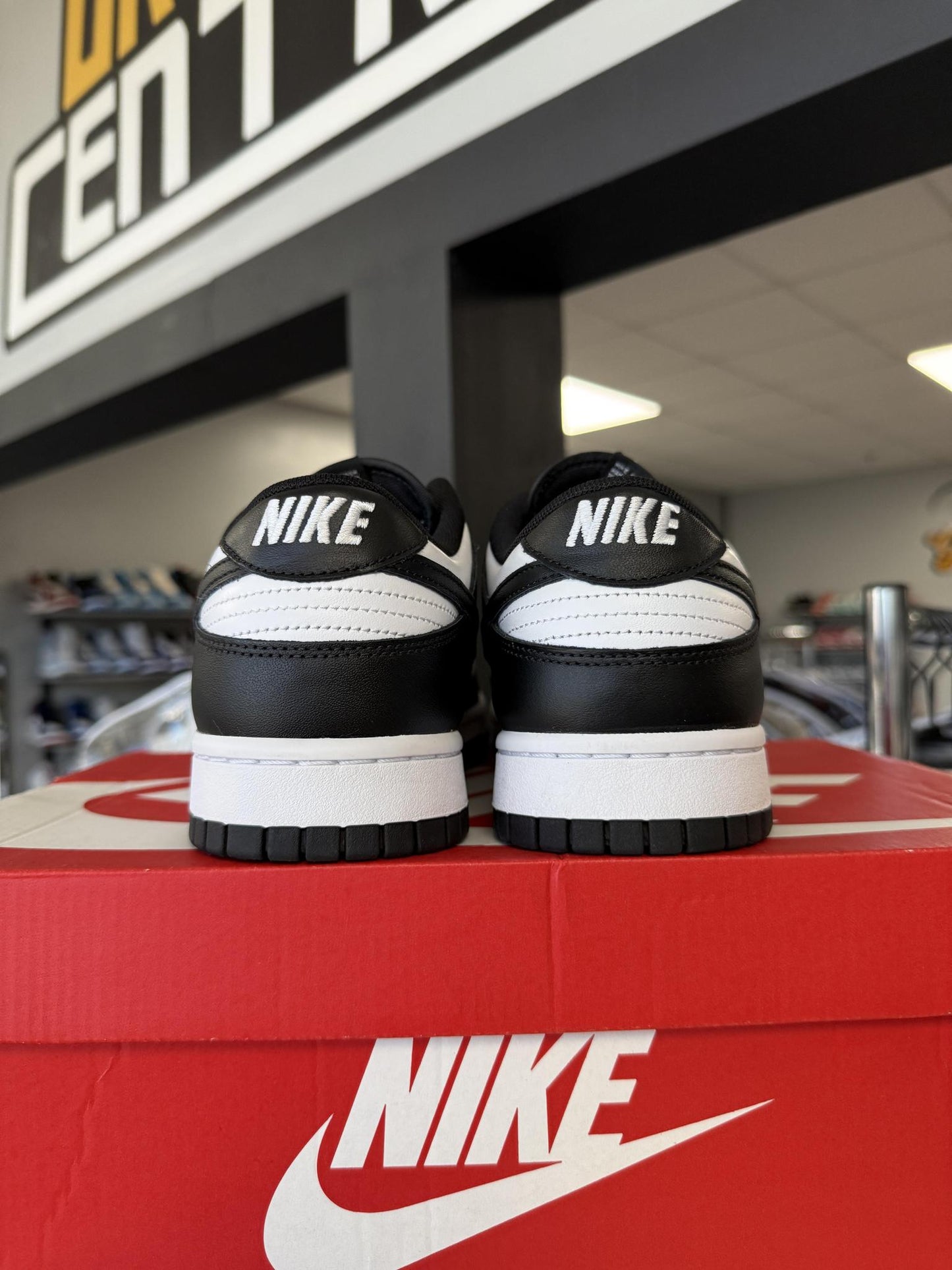 Dunk Low "Panda" Used Size 10.5