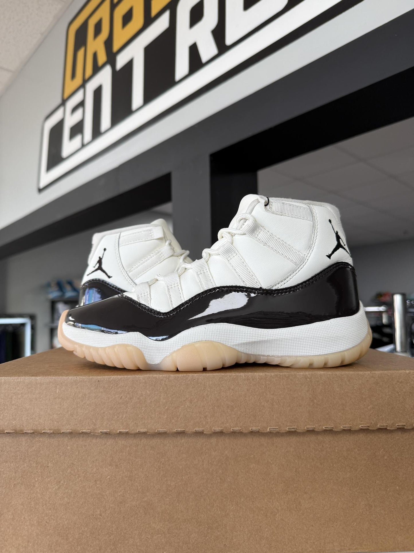Jordan 11 "Neapolitan" Used Size 4.5Y/6W