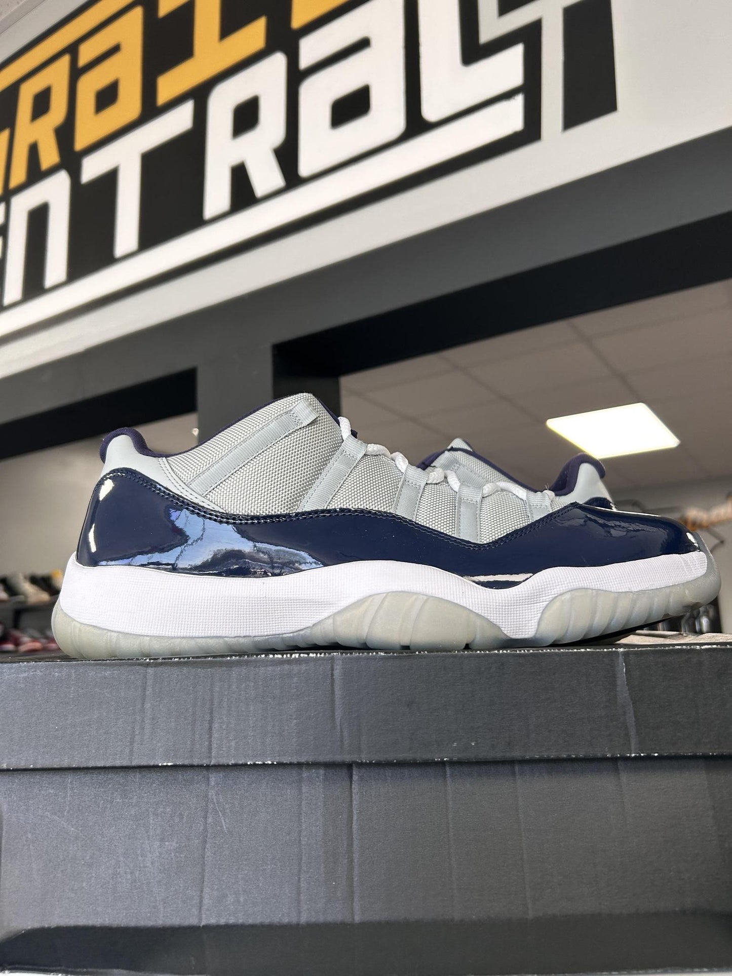 Jordan 11 Low "Georgetown" Used Size 13