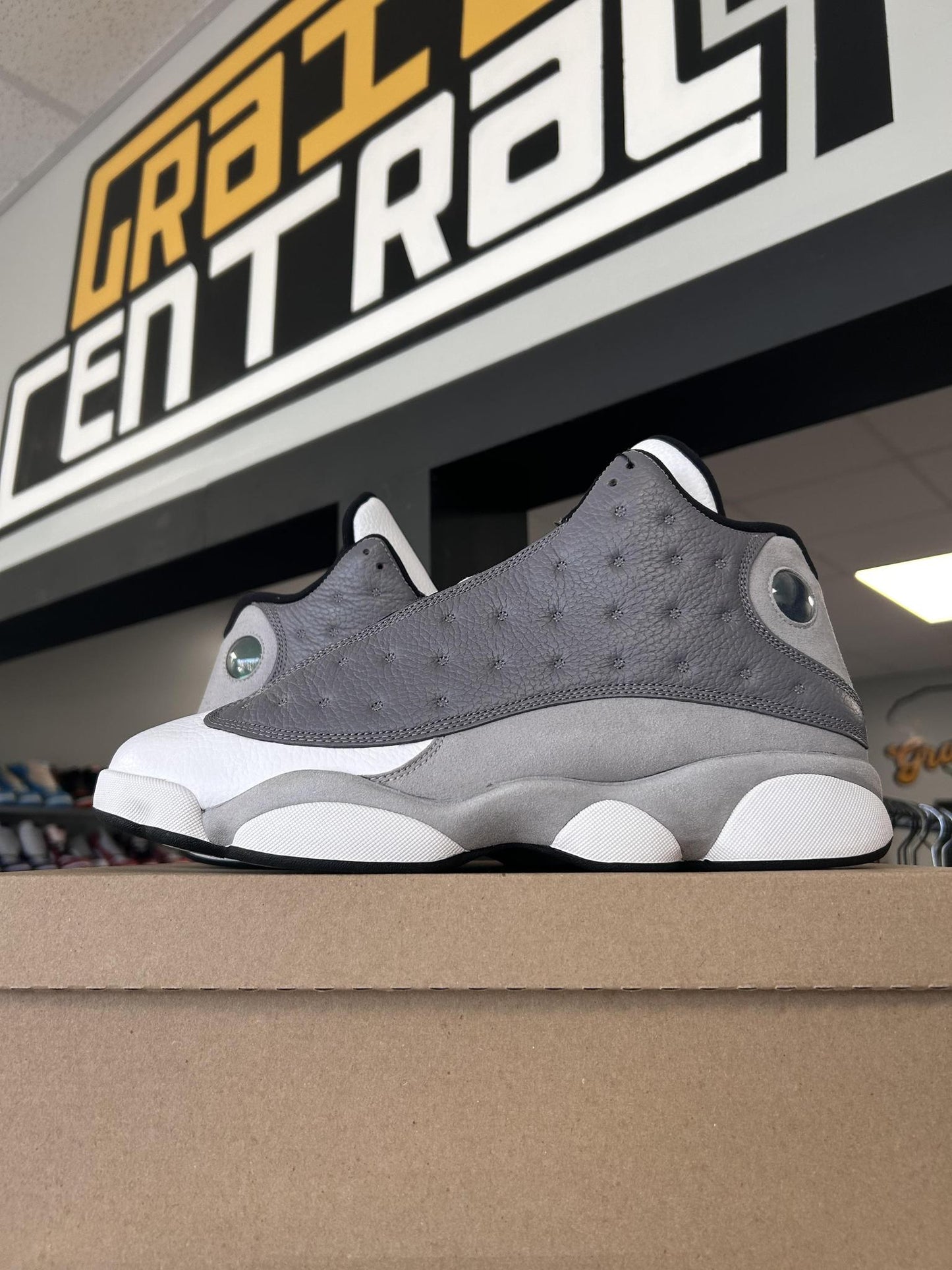 Jordan 13 "Atmosphere Grey" Used Size 13