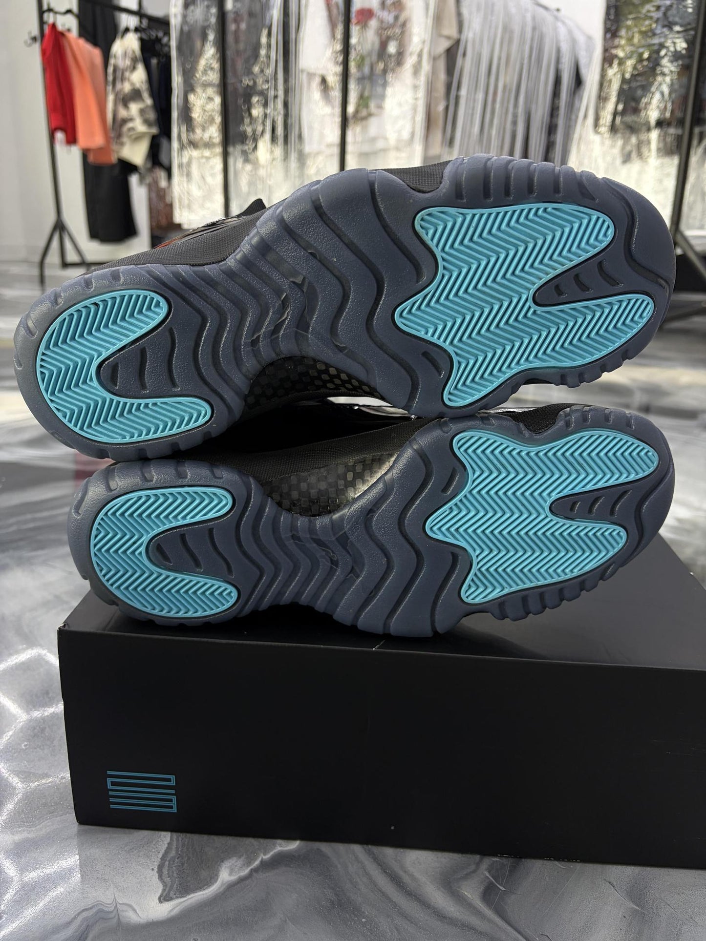 Jordan 11 "Gamma" Used Size 11