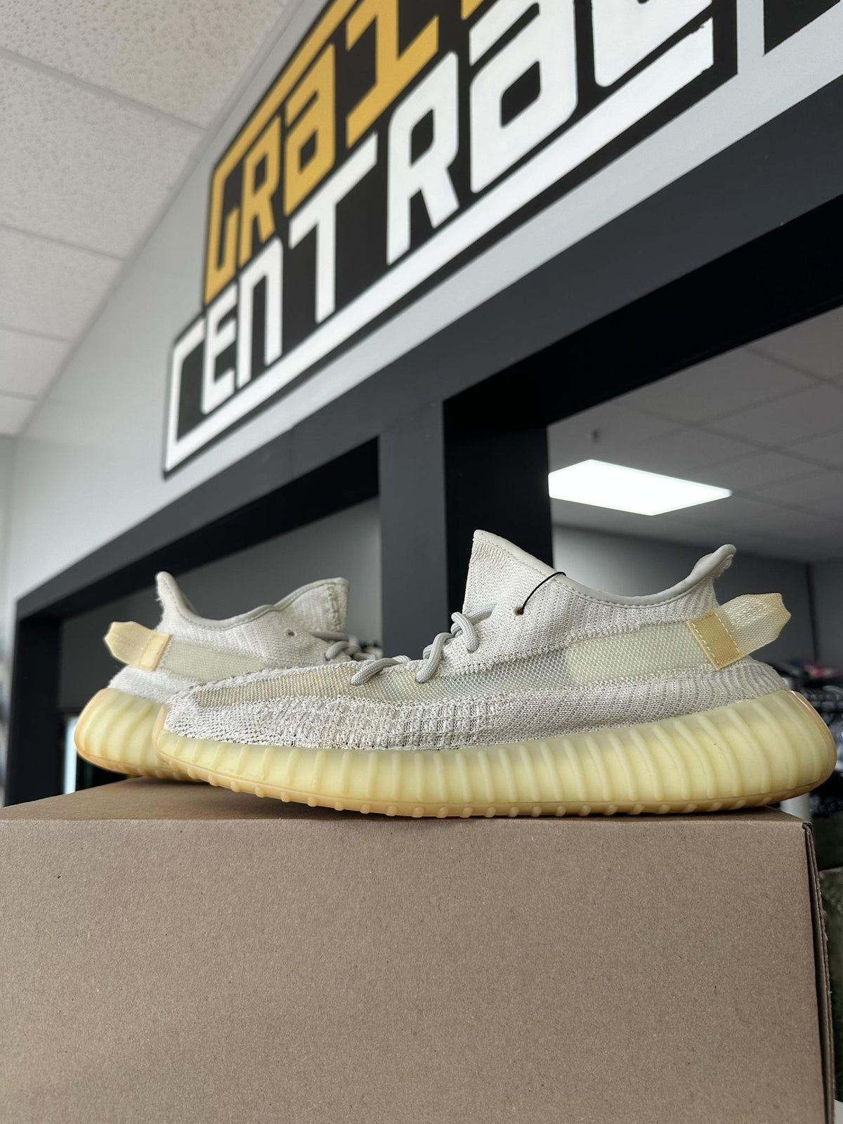 Adidas Yeezy 350 "Light" Used Size 10.5