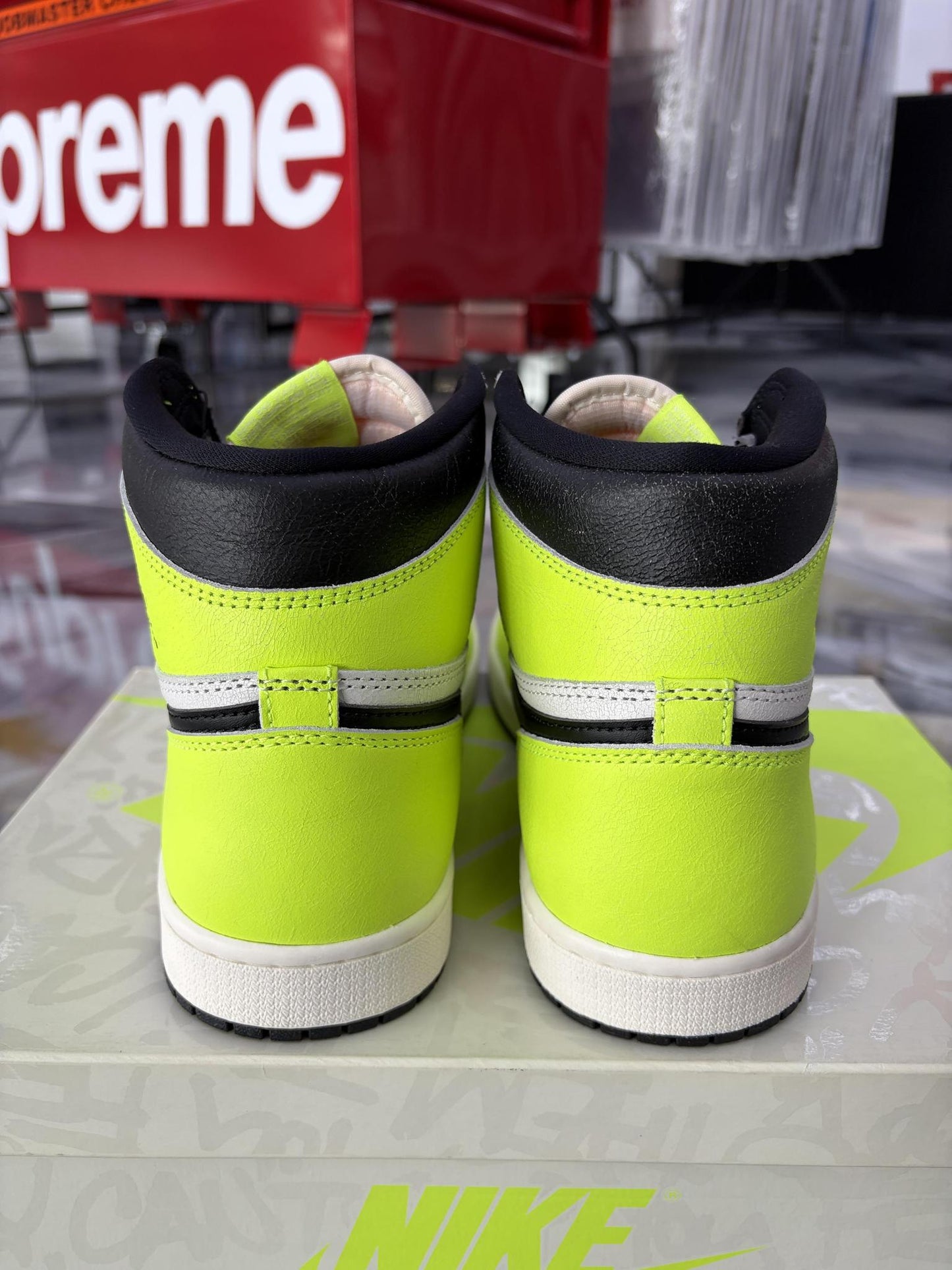 Jordan 1 "Volt" Used Size 10.5