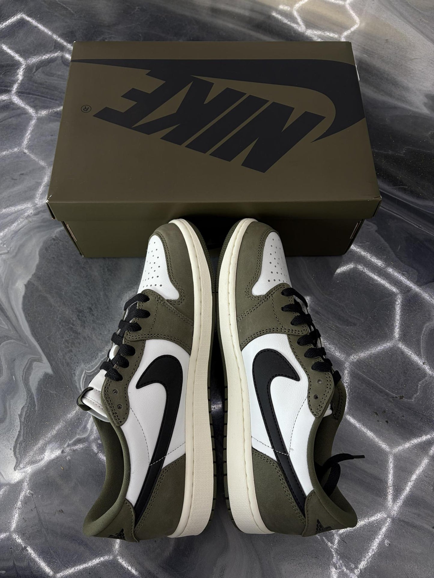 Jordan 1 Low "Medium Olive" Used Size 9.5