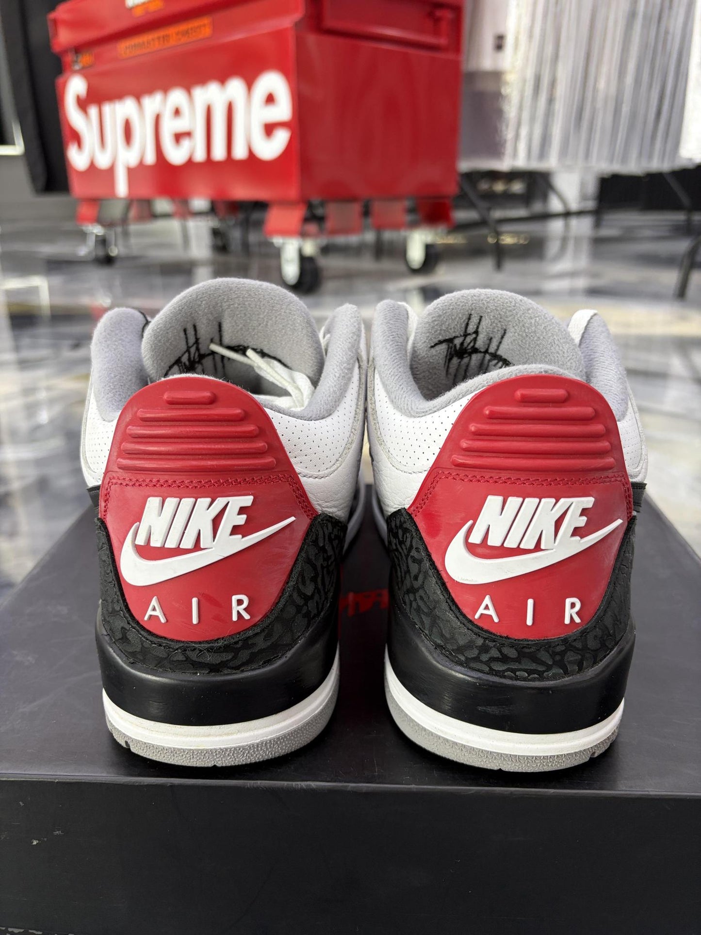 Jordan 3 "Tinker Hatfield" Size 9