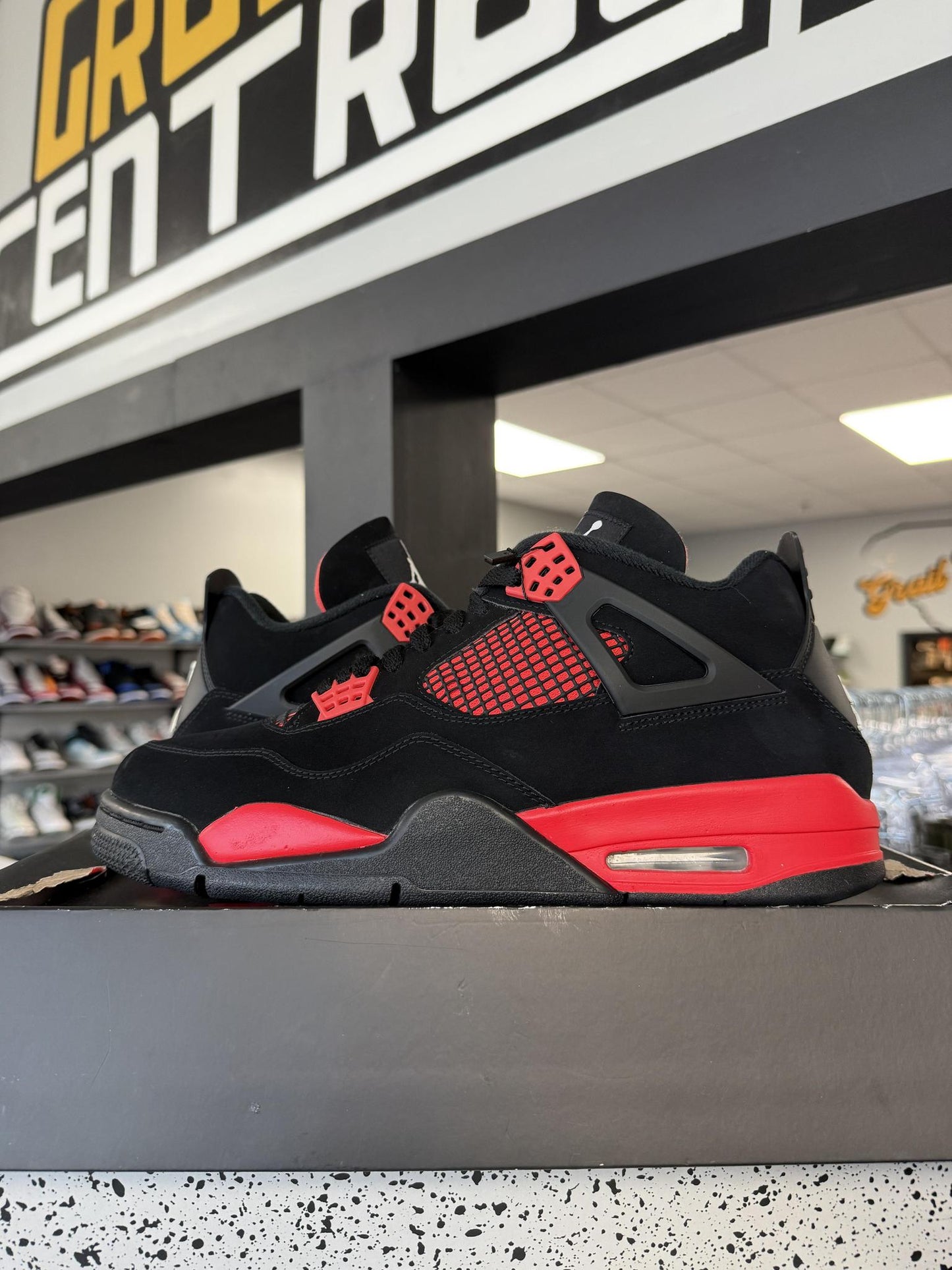 Jordan 4 "Red Thunder" Used Size 11.5