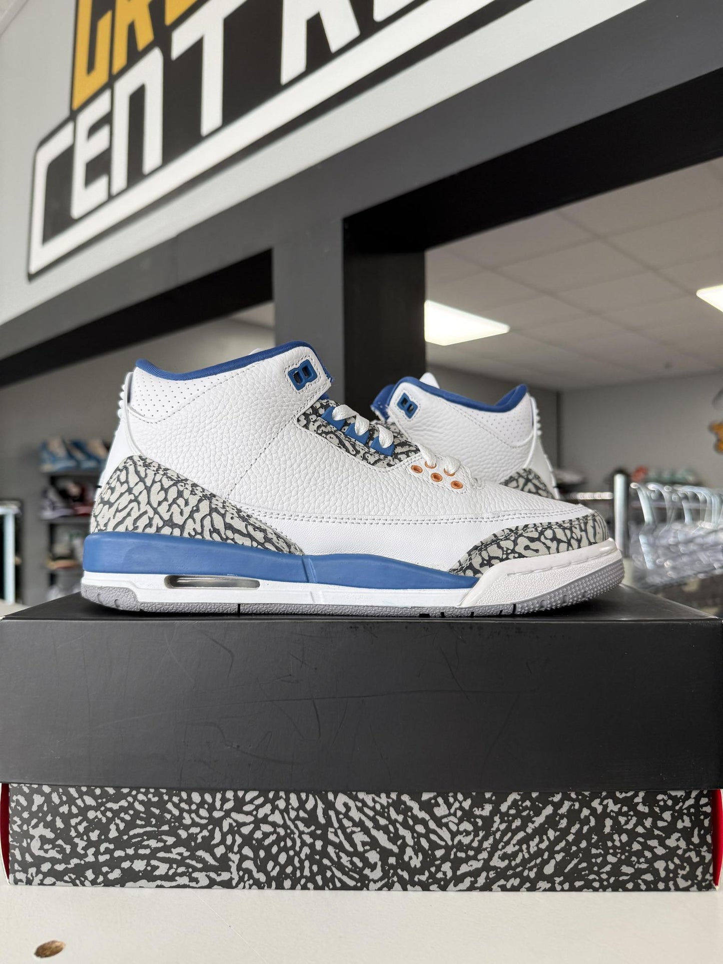 Jordan 3 "Wizards" Used Size 7Y/8.5W