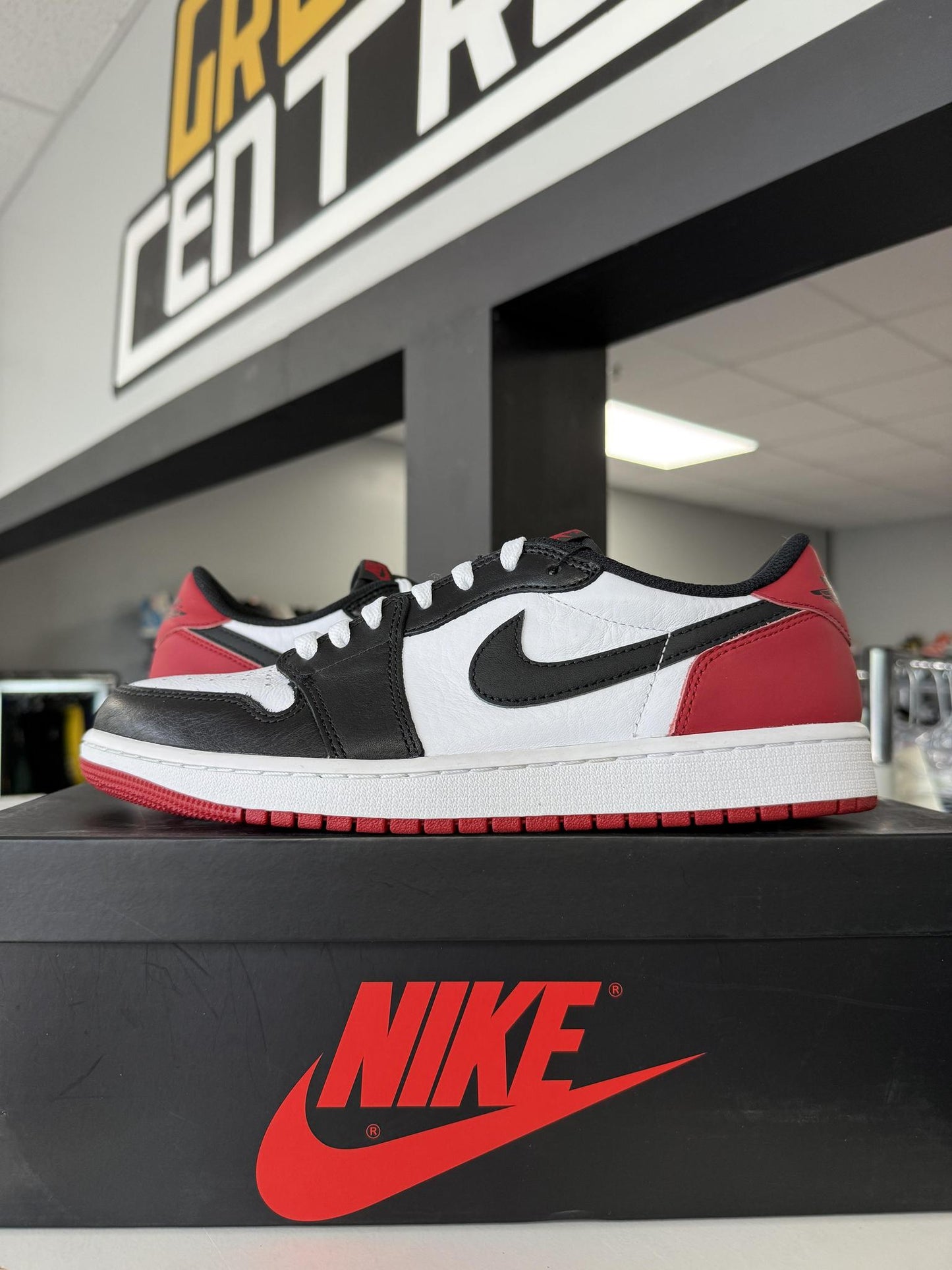 Jordan 1 Low "Black Toe" Used Size 9.5