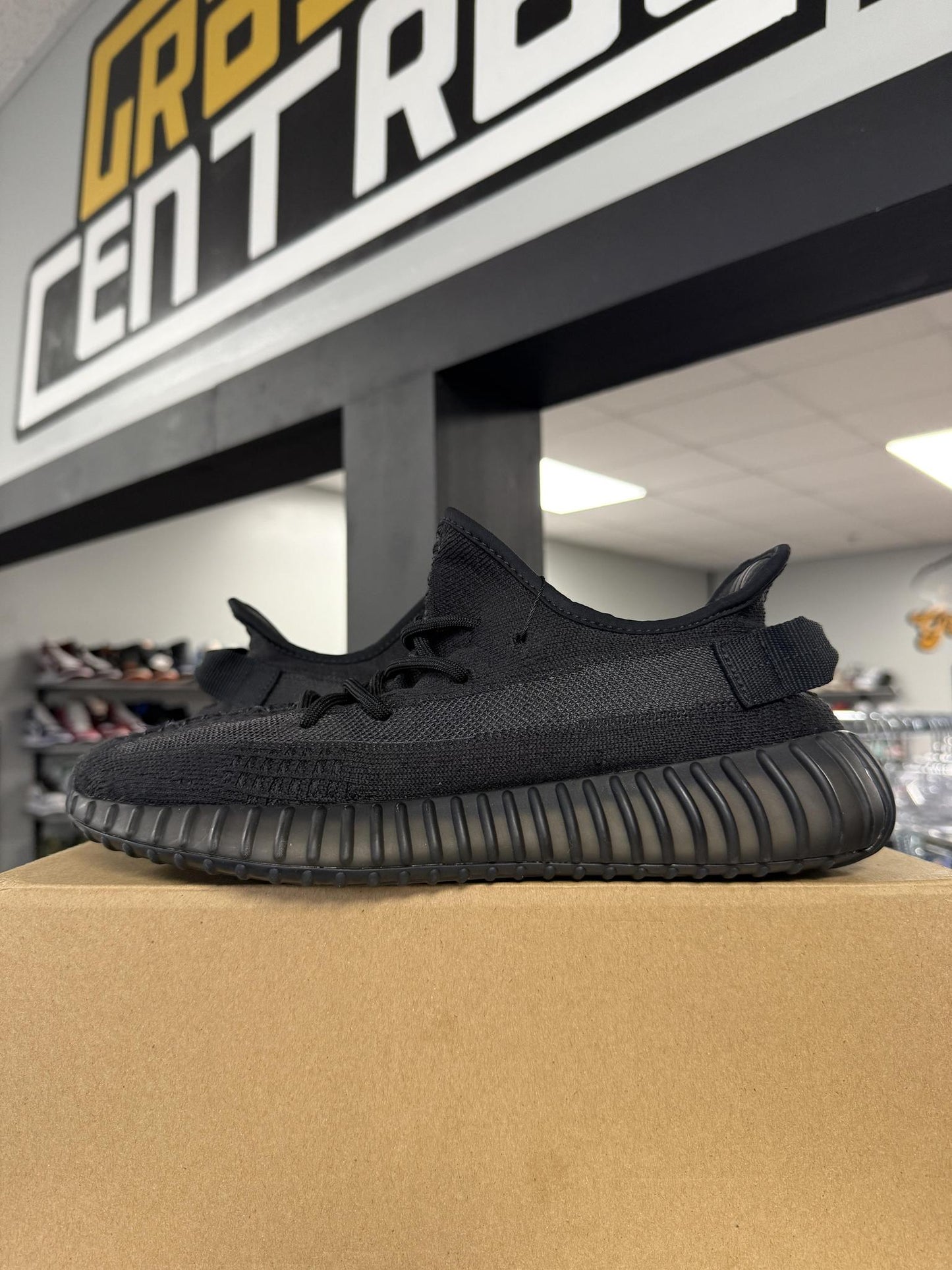 Yeezy 350 "Onyx" Used Size 8.5