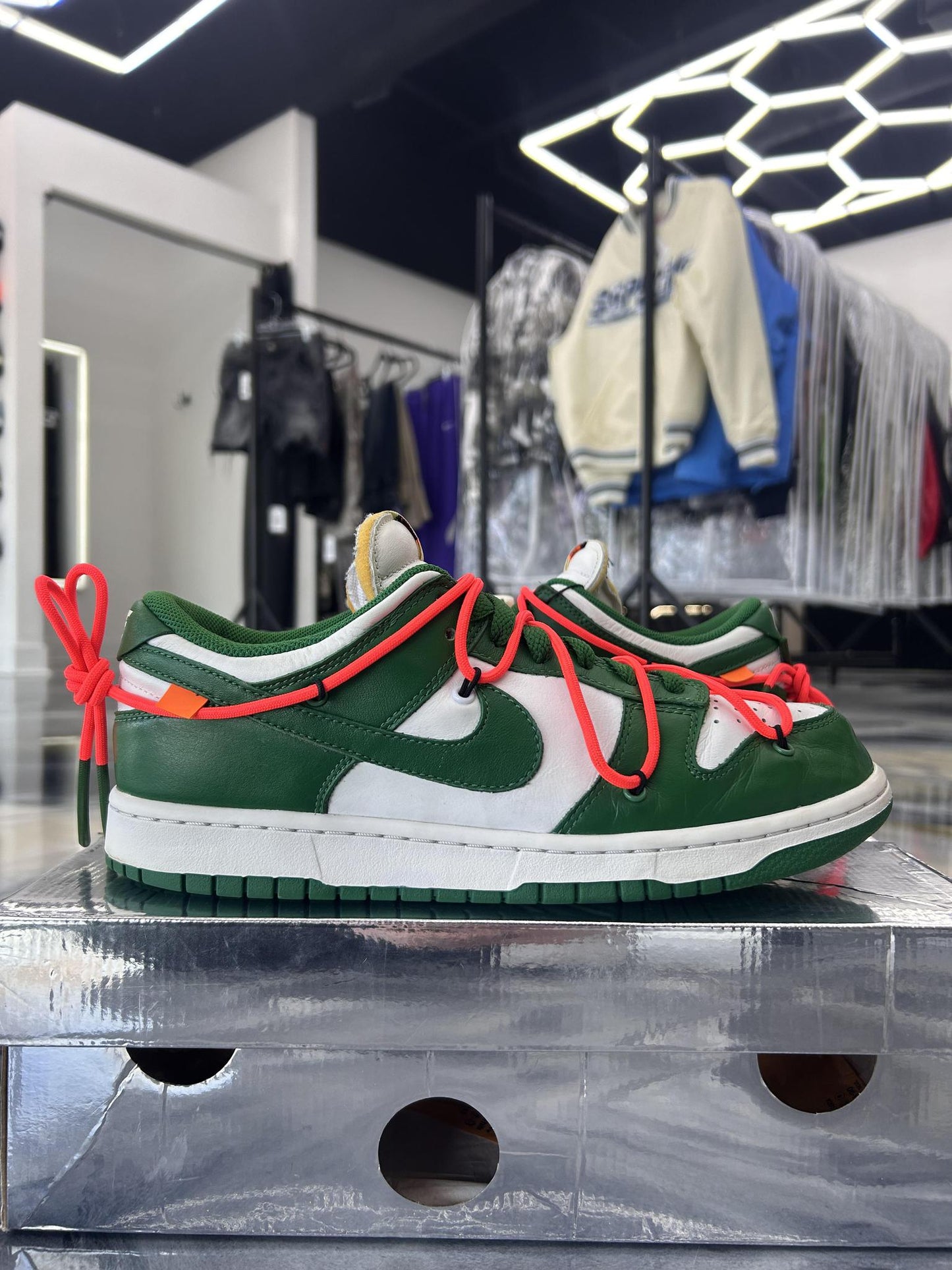 Nike Dunk Low Off-White "Pine Green" Used Size 9.5